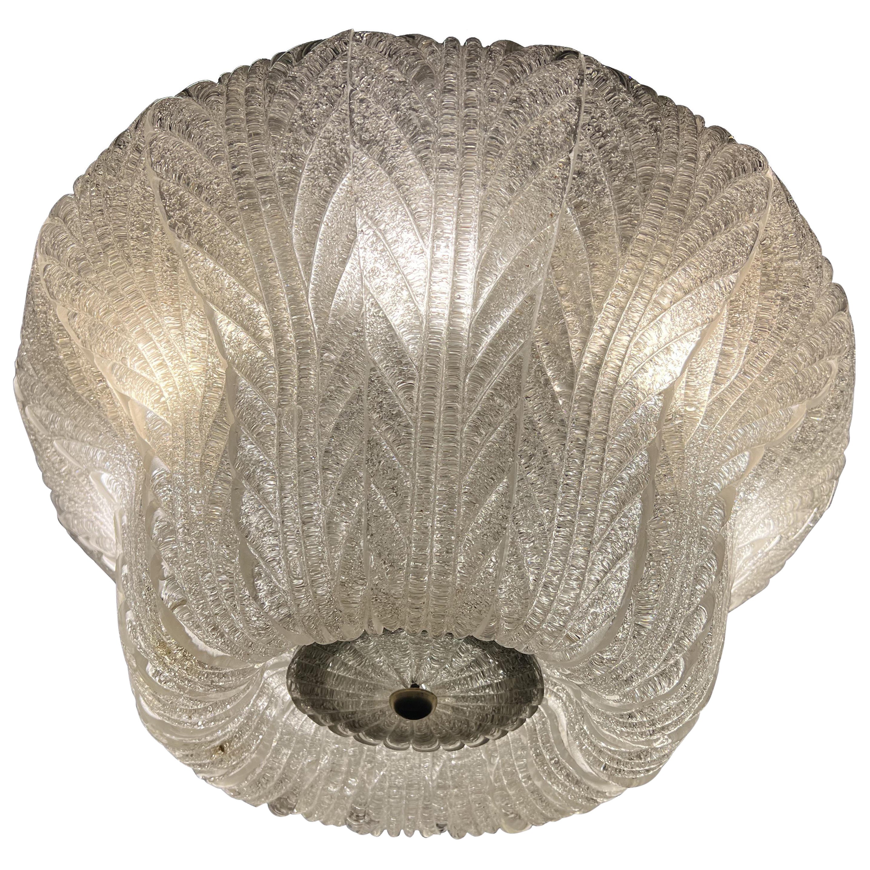 Luxurious and Sophisticated Chandelier by Venini. Murano, 1940s