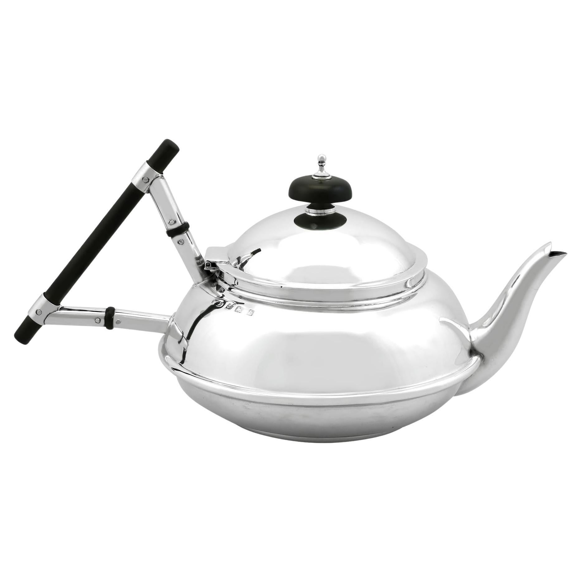 Tetera de plata de ley de estilo eduardiano