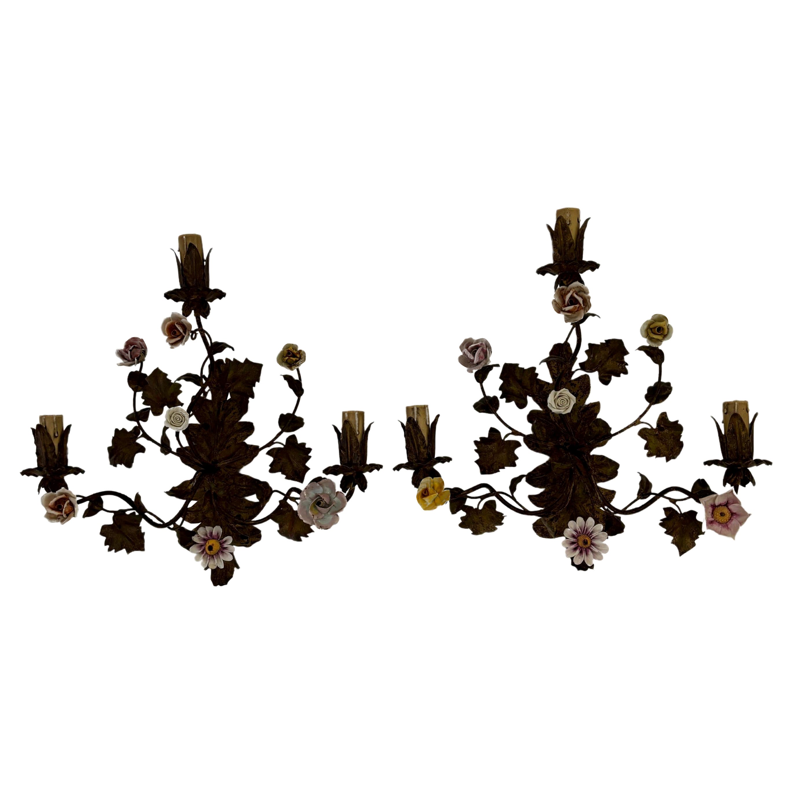 Polychrome italienische Wandleuchter aus Zinn und Porzellan mit Blumen aus dem 19. Jahrhundert
