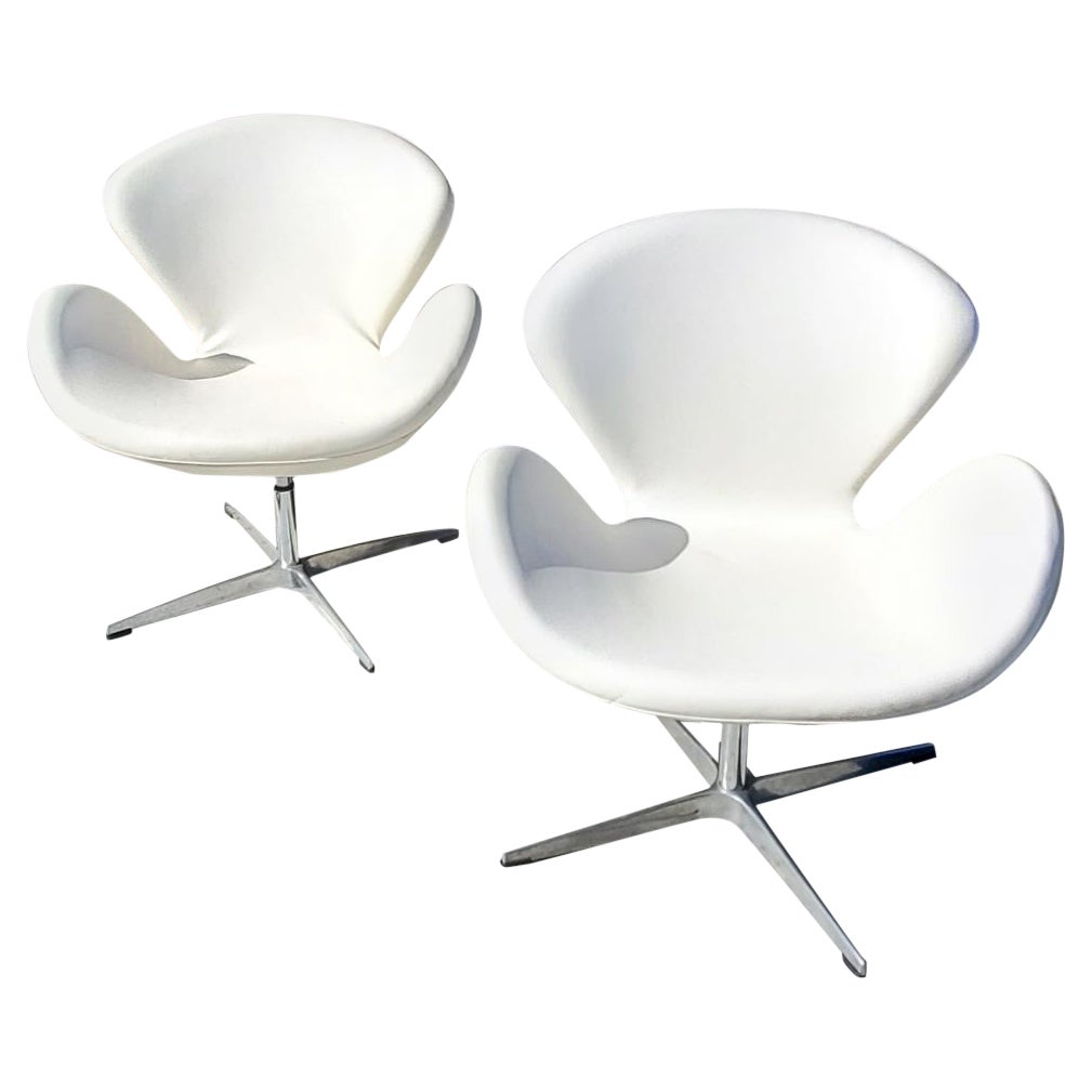 Organic Modern Designed Swivel Lounge Chairs In White With Cast Aluminum Base For Sale