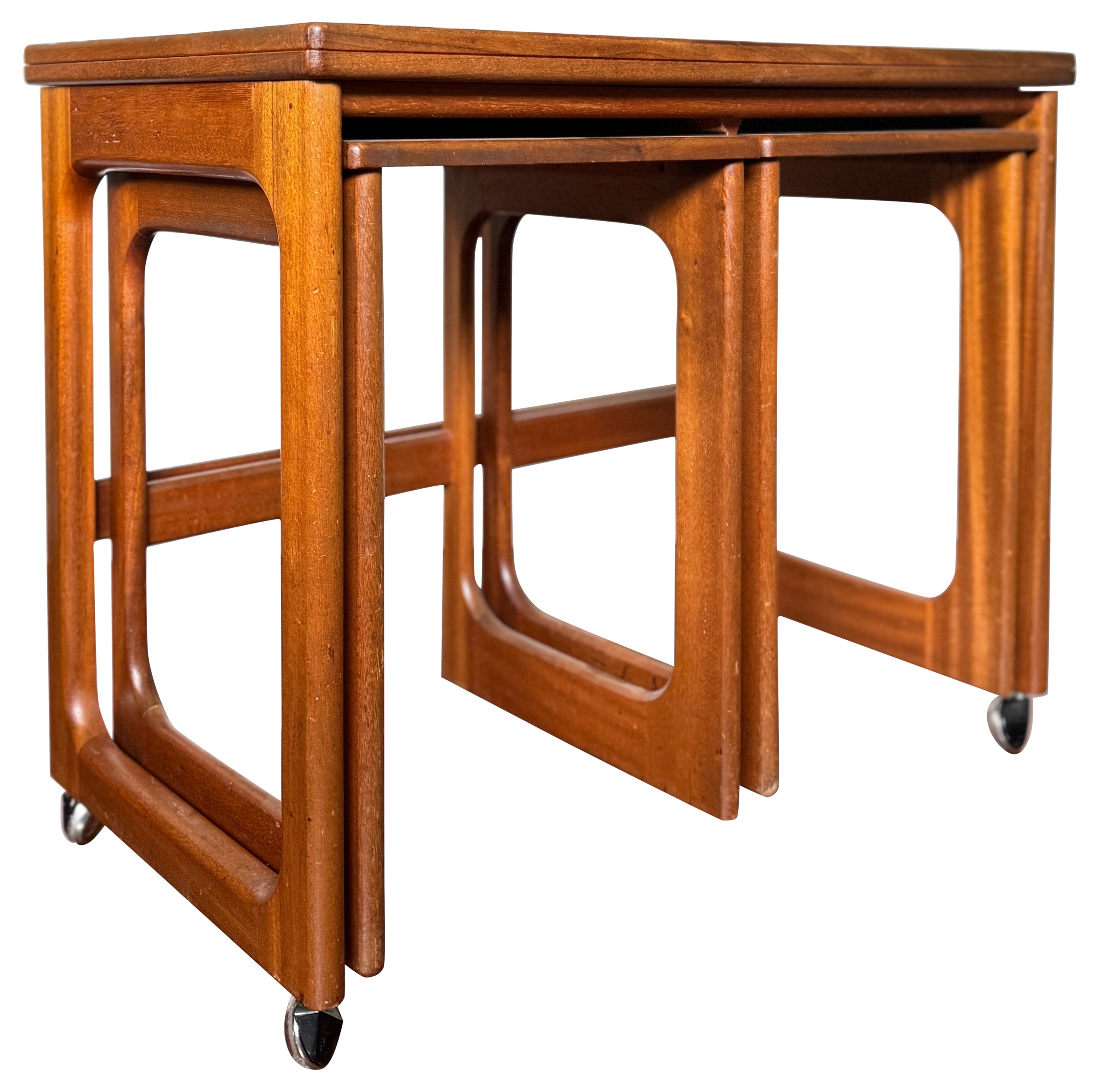 Multifunctional mid century extendable teak table by McIntosh, circa 1960s