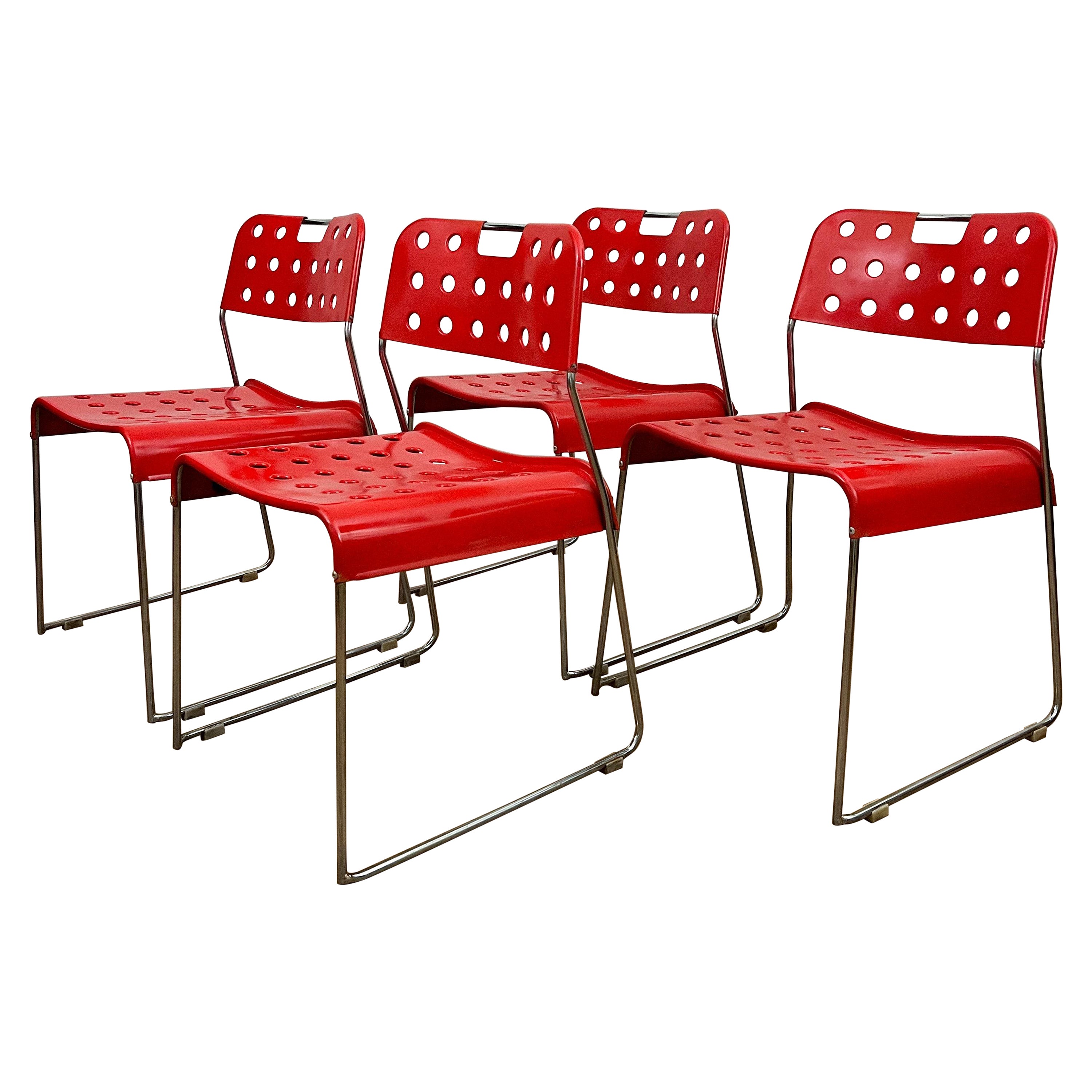 Satz von 4 italienischen Omstak-Stühlen im Vintage-Stil von Rodney Kinsman für Bieffeplast im Angebot