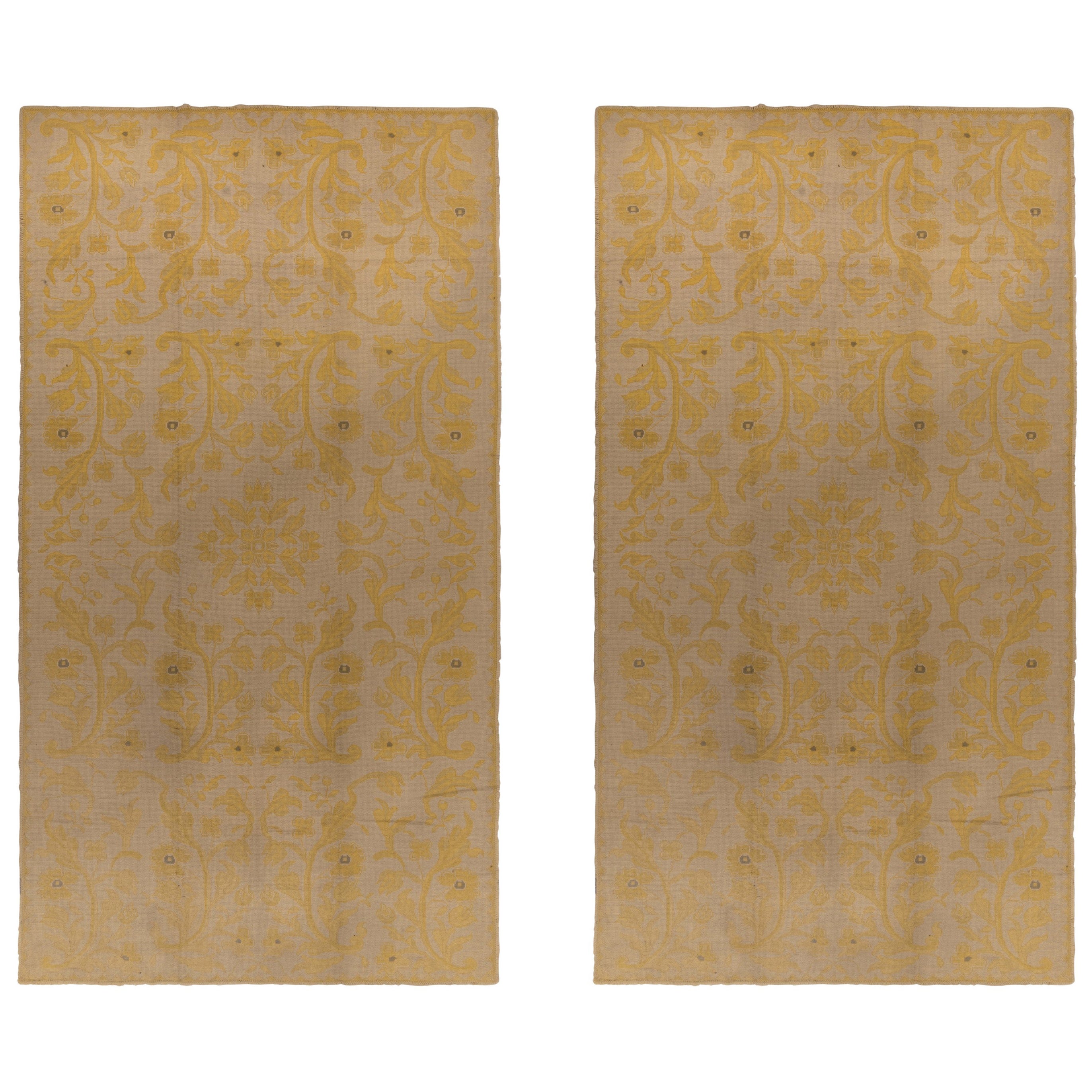 Antiker Arraiolos Nadelspitze-Teppich in Beige & Gold mit Blumenmuster - Paar im Angebot