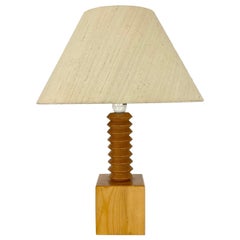 bellissima lampada da tavolo CUBIC in legno di pino massiccio in stile Pierre Chapo, Svezia anni '70