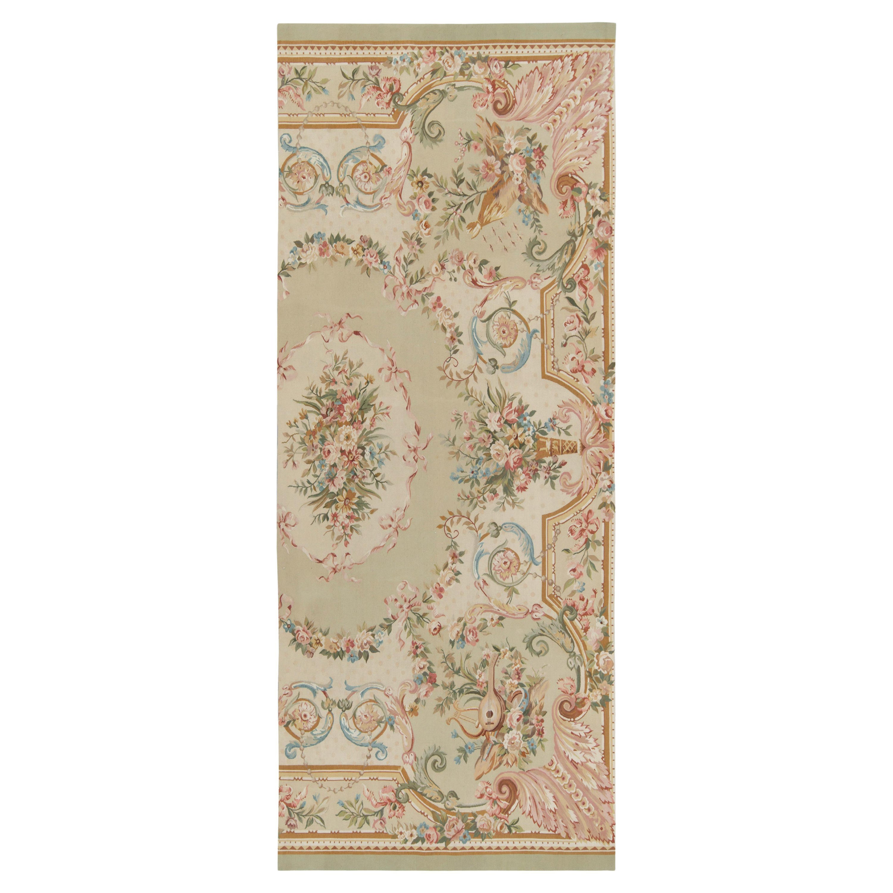Rug & Kilim's handgewebter Aubusson-Flachgewebe-Teppich in Grün, Rosa und Beige mit Blumenmuster