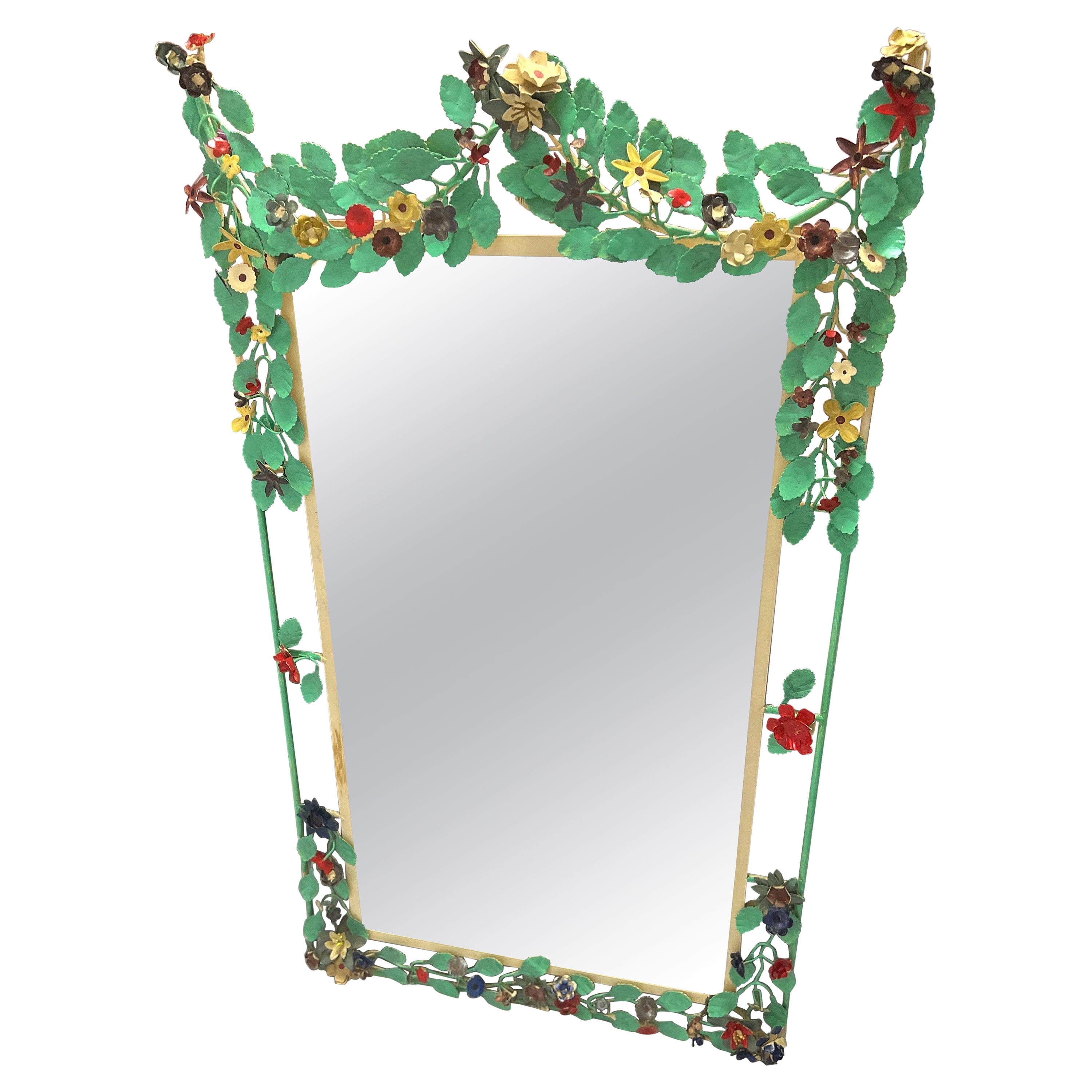 Grand miroir floral peint à la main en tole italien des années 1950 en vente