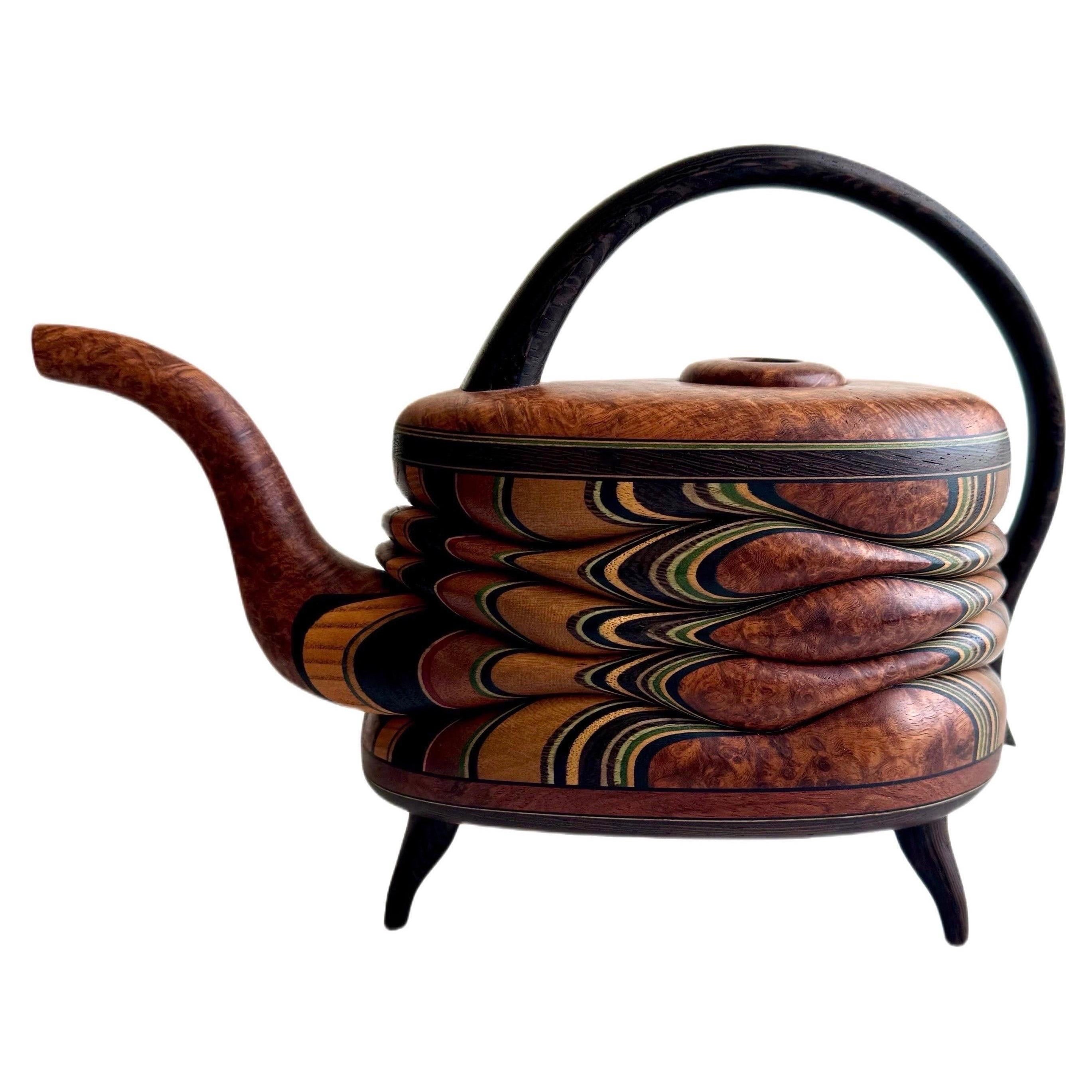 Handgeschnitzte Teekanne aus Holz von Terry Evans  im Angebot