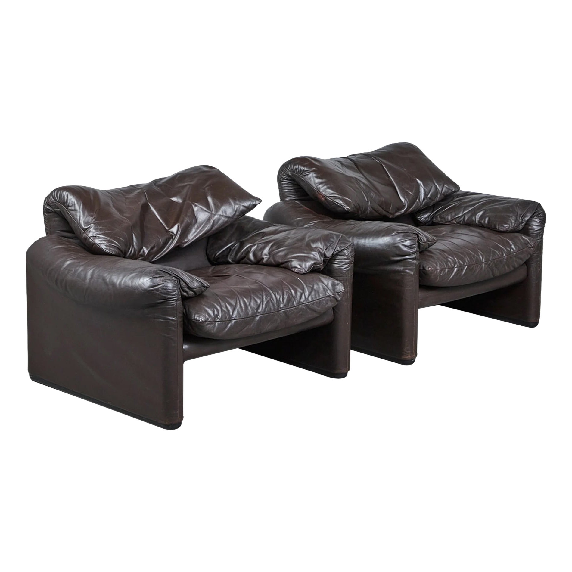 Pair of maralunga lounge chairs by vico magistretti For Sale