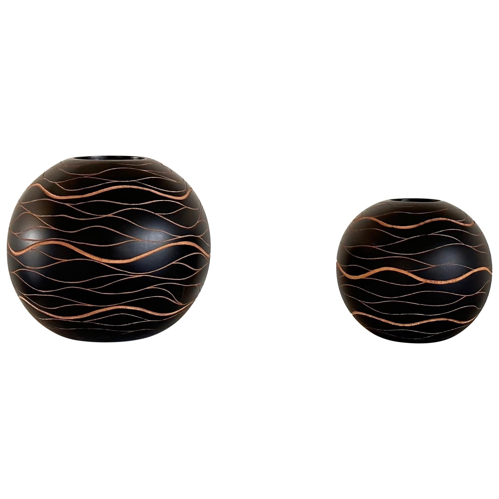 Italian Hand-Crafted Wooden Sphere Vases with Wavy Line Ornamentation, 1980s For Sale