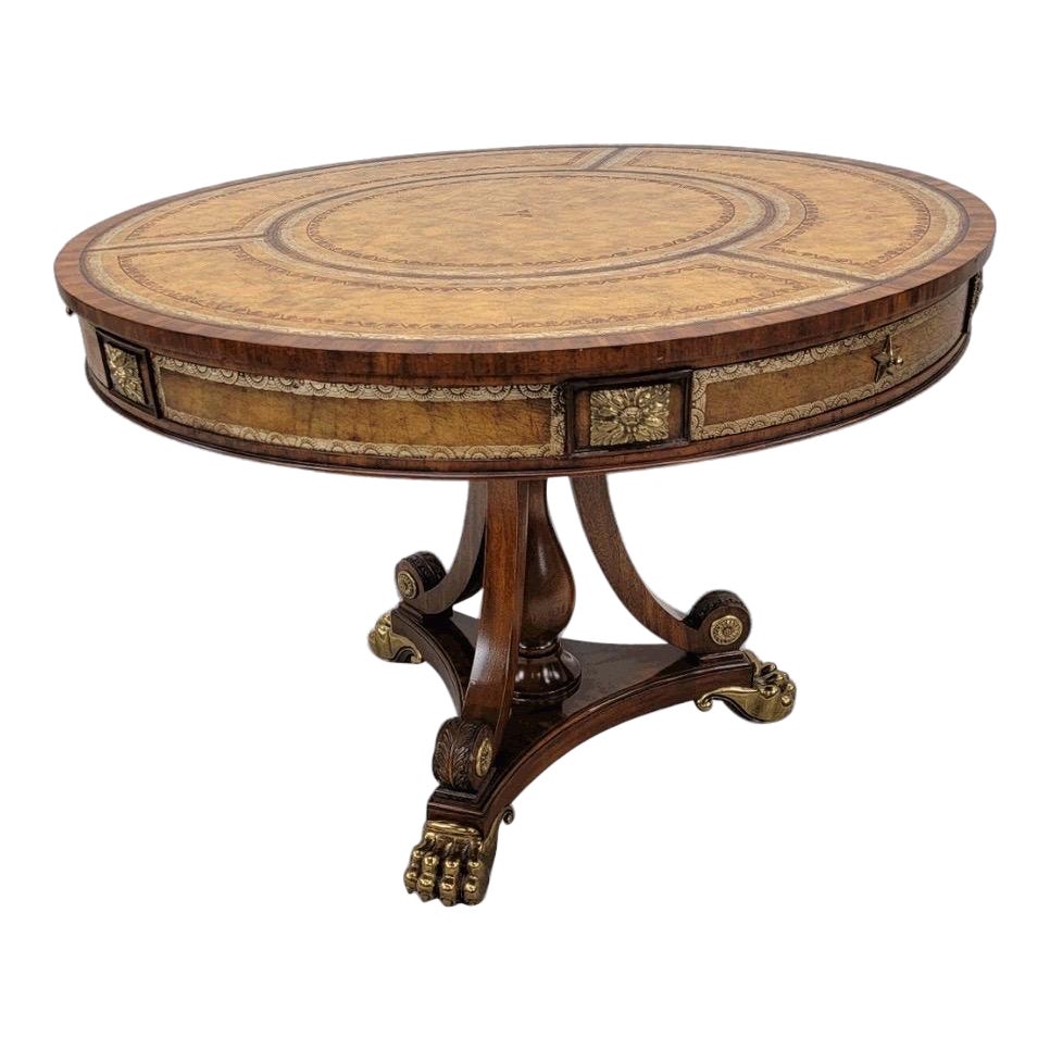 Table vintage de style Empire français avec plateau en cuir ouvragé par Maitland Smith en vente