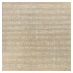 Rug & Kilim's Contemporary Rug in Beige & Grey Muted Stripes (tapis contemporain à rayures sourdes beige et grises)
