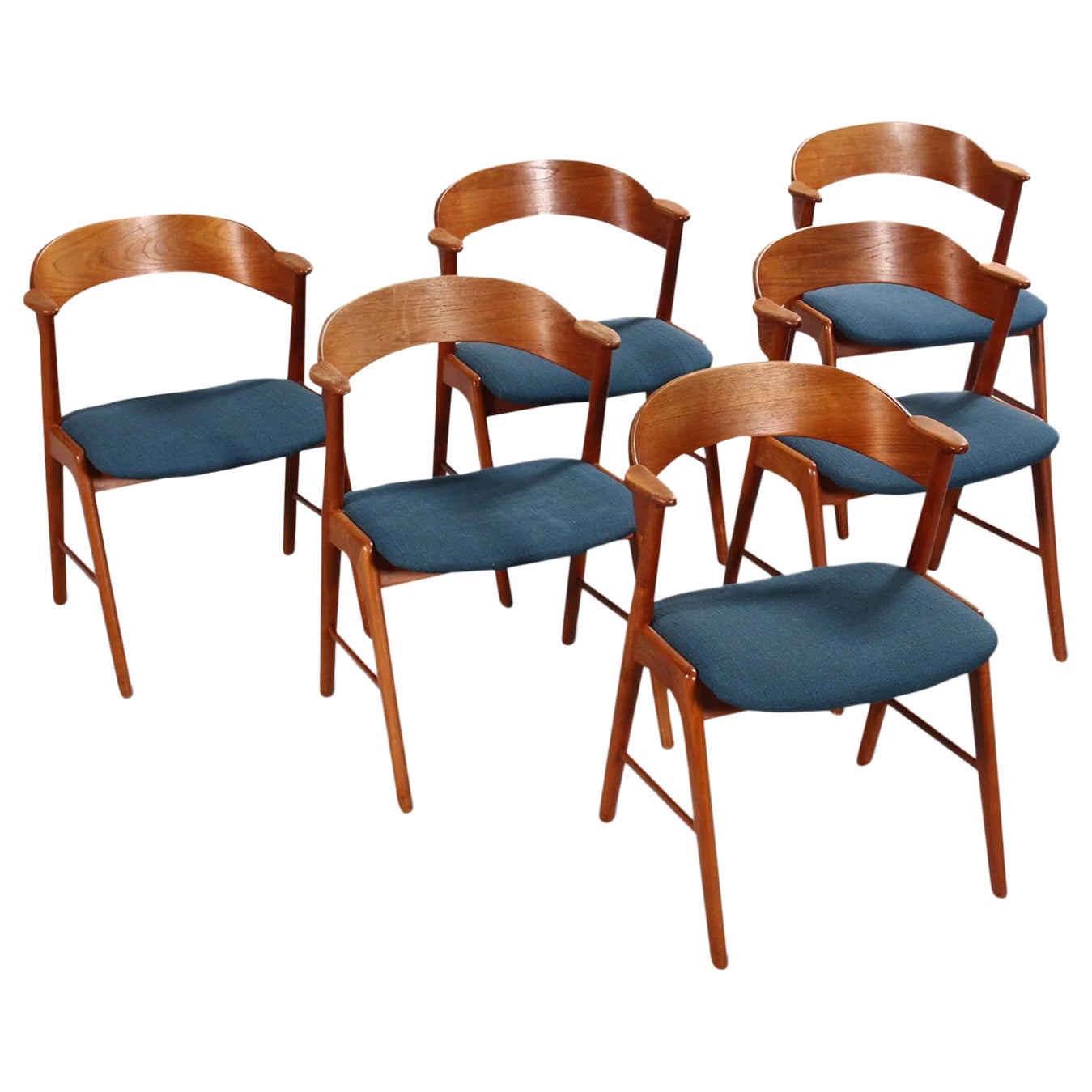 Set of six kai kristiansen model 32 dining chairs in teak For Sale