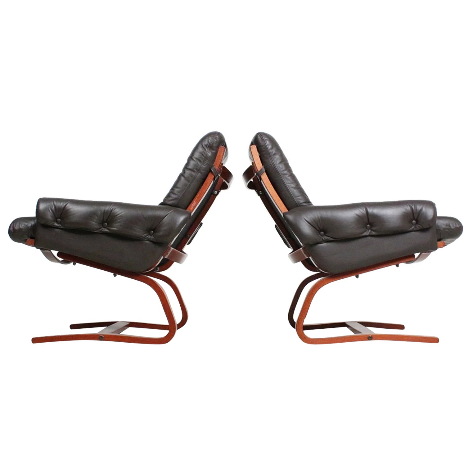 Pair of cantilevered leather lounge chairs by ingmar relling For Sale