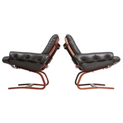 Pair of cantilevered leather lounge chairs by ingmar relling