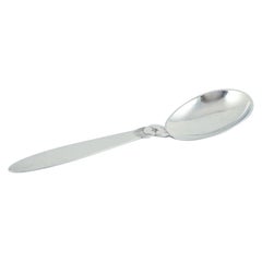 Cactus Georg Jensen. Pequeña cuchara de servir de plata de ley.