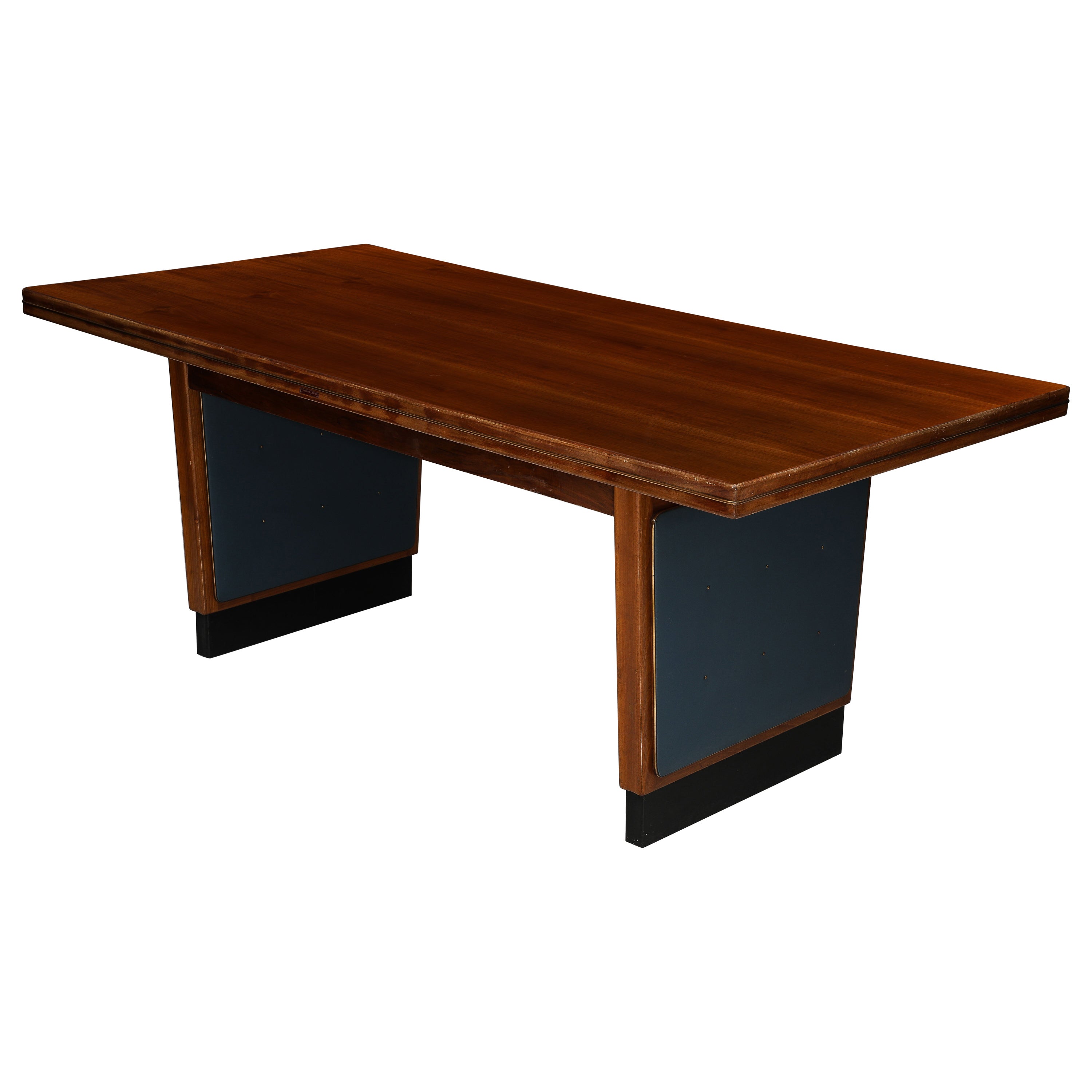 Esstisch aus Nussbaum, Messing, Vinyl und lackiertem Holz, Italien 1950er Jahre im Angebot