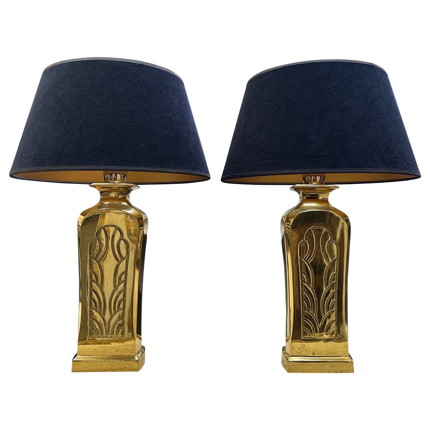 Ein Paar französische Messing-Tischlampen  im Angebot