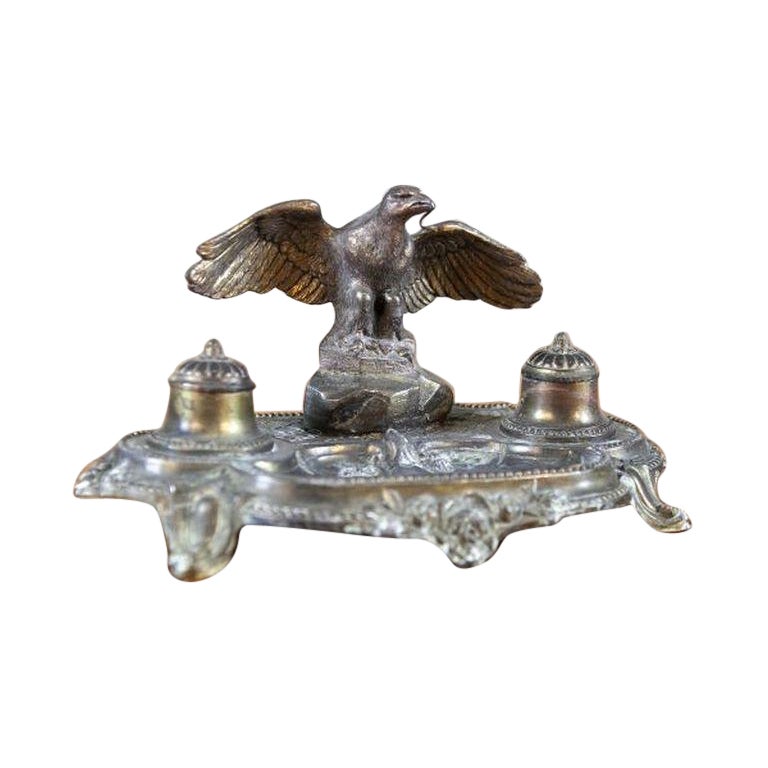 Encrier en métal d'avant-guerre avec figurine d'oiseau en vente