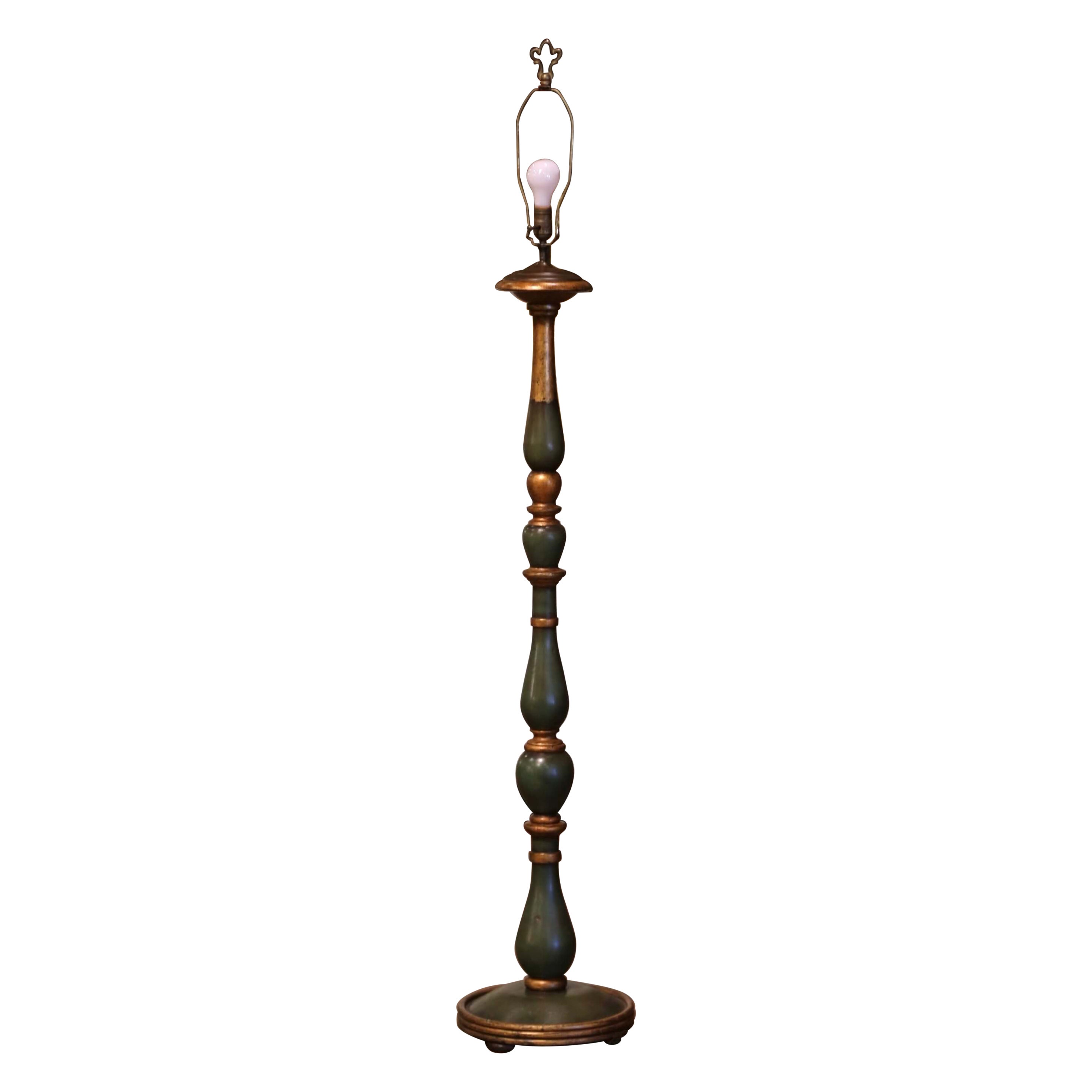 Französische Stehlampe des frühen 20. Jahrhunderts, geschnitzt, bemalt und vergoldet im Angebot