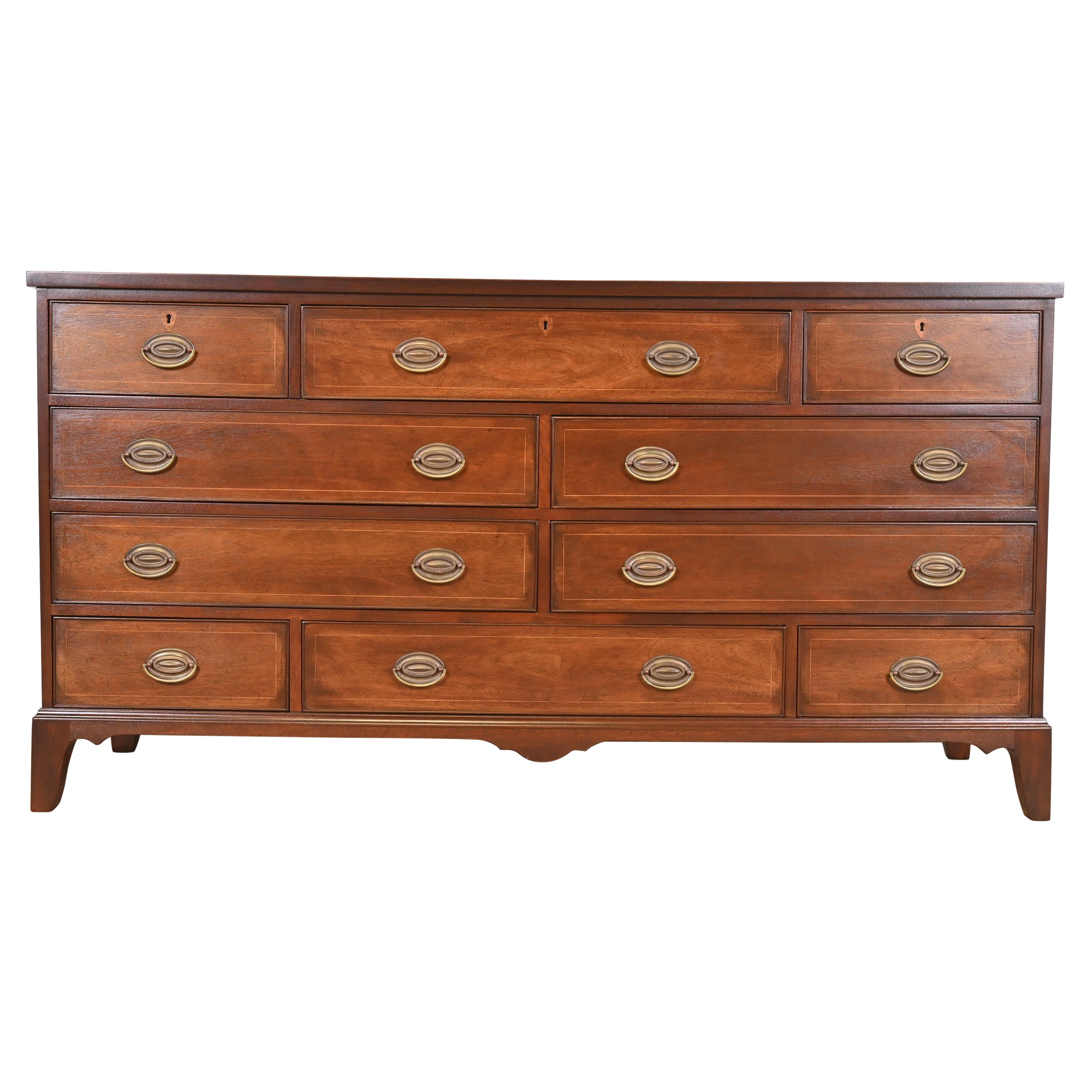 Kittinger Federal Inlaid Mahogany Ten-Drawer Dresser, Newly Refinished (en anglais) en vente
