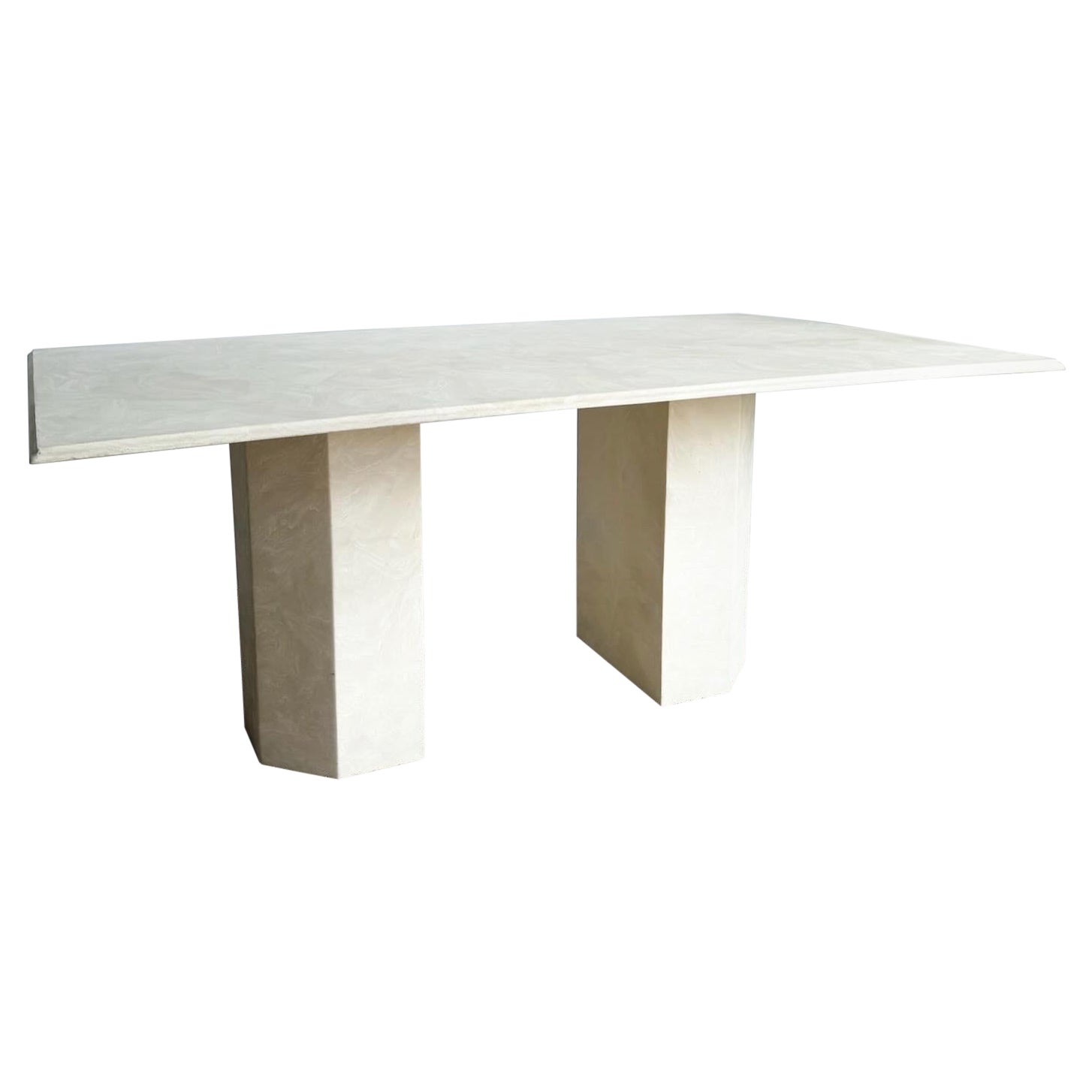 Table de salle à manger rectangulaire postmoderne en faux marbre crème et beige en vente