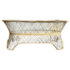 Mesa baja Pagoda de fibra de vidrio hilada Russell Woodard de mediados del siglo XX