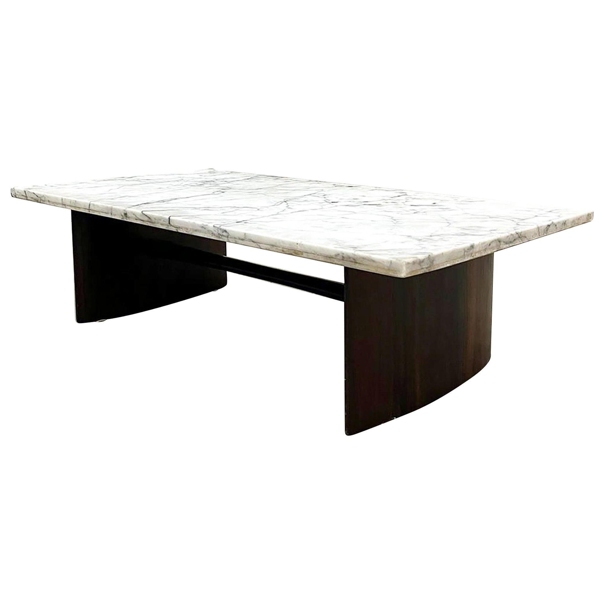 Table basse moderne brésilienne en bois dur et marbre, Joaquim Tenreiro, années 1950 en vente
