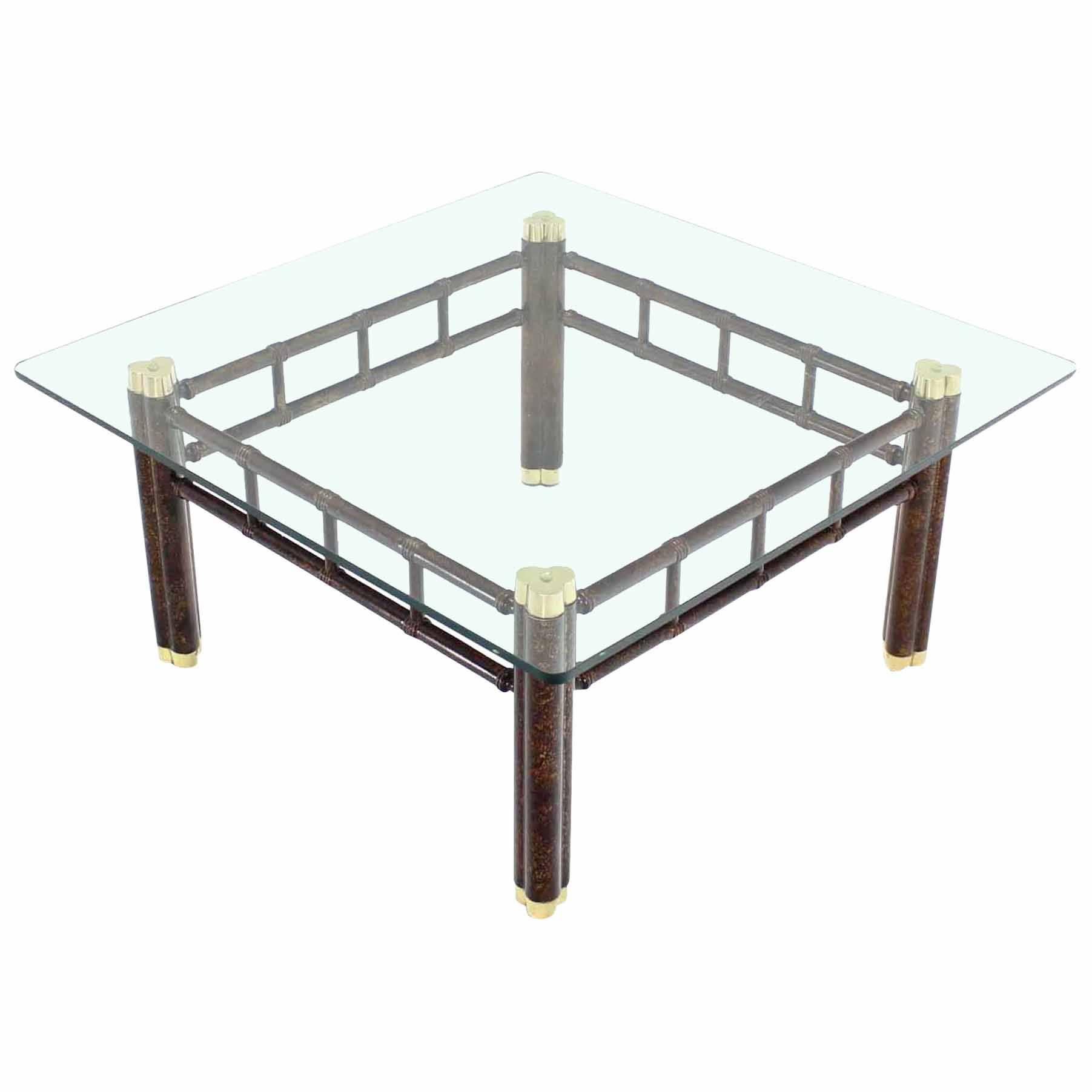 Table basse carrée en faux bambou avec base en métal bronzé en vente