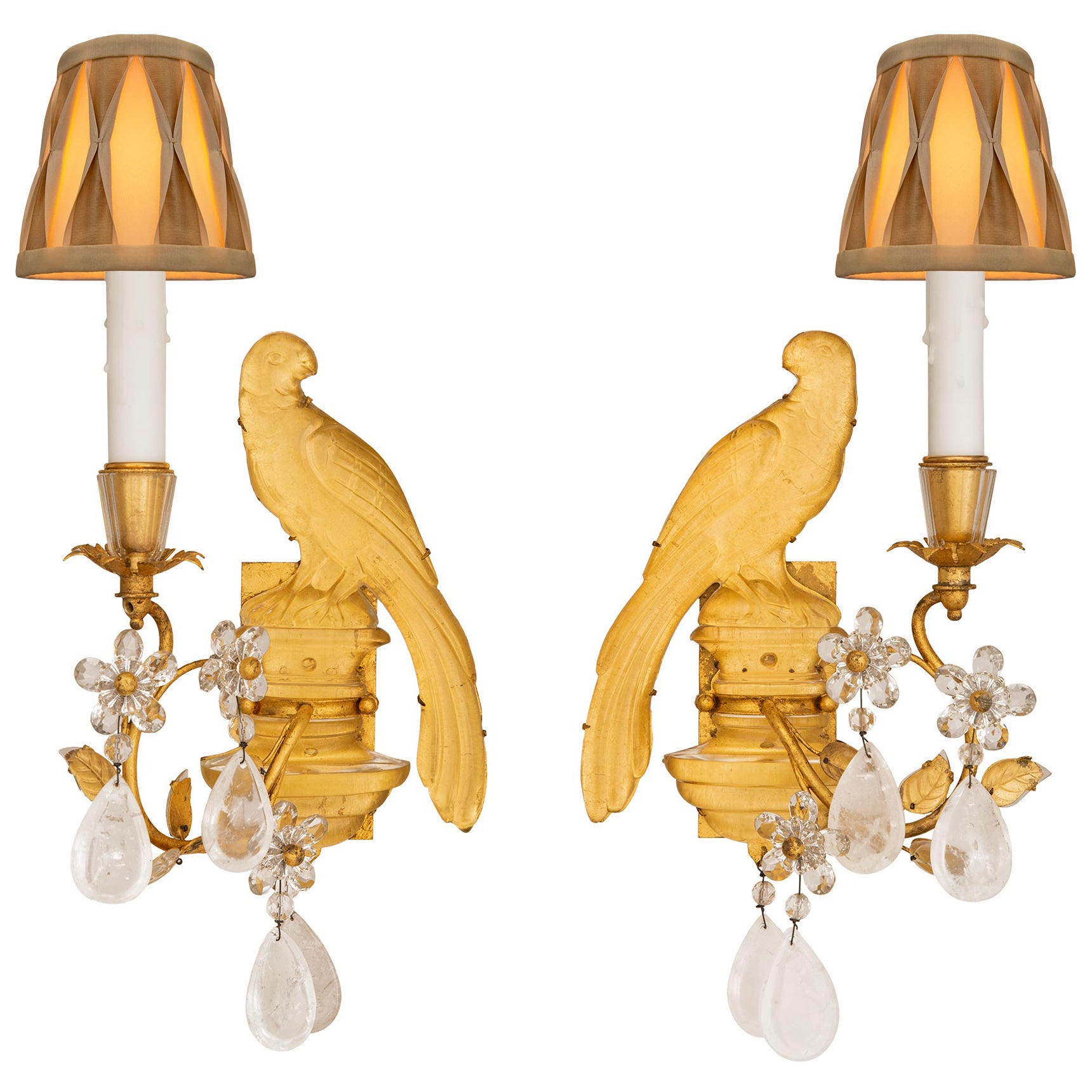 Trueing Pair Of French 20th c. Appliques Louis XVI en cristal de roche et métal doré