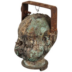 Tête de poupée moulée vintage en fer avec yeux de vis en cuivre et œillets en bronze de l'usine de jouets bronze