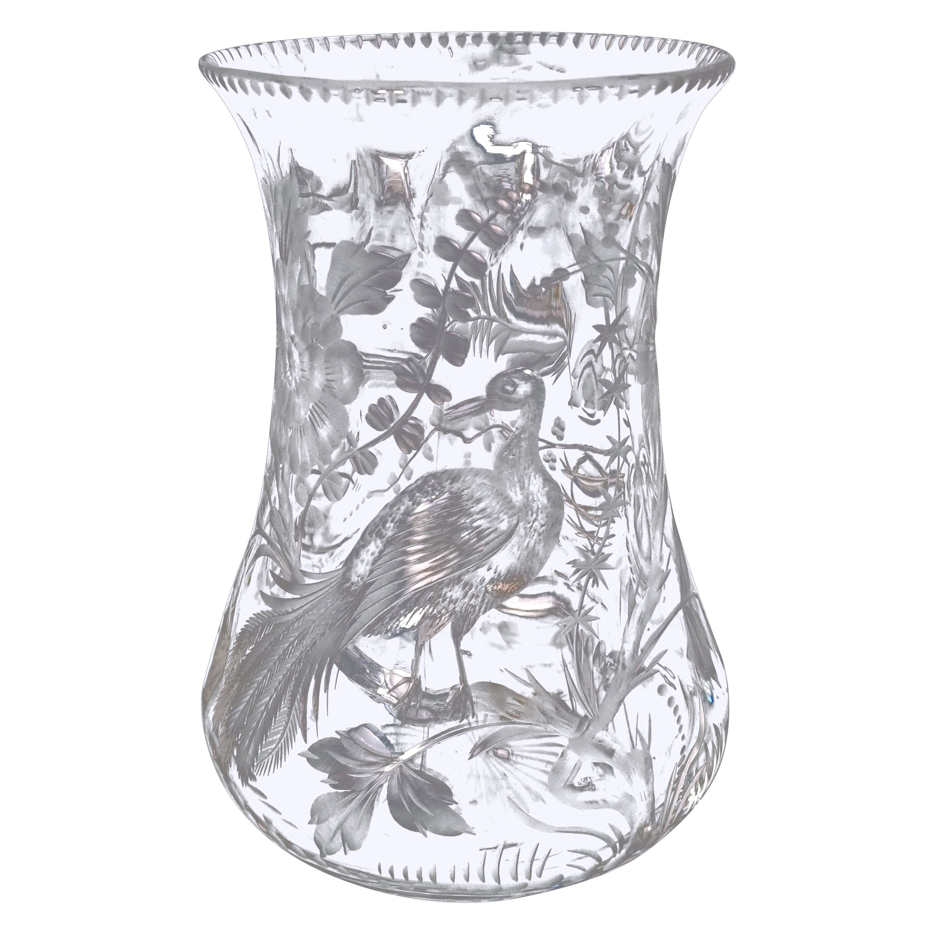 Antiguo jarrón inglés de cristal grabado a mano Stourbridge circa 1890