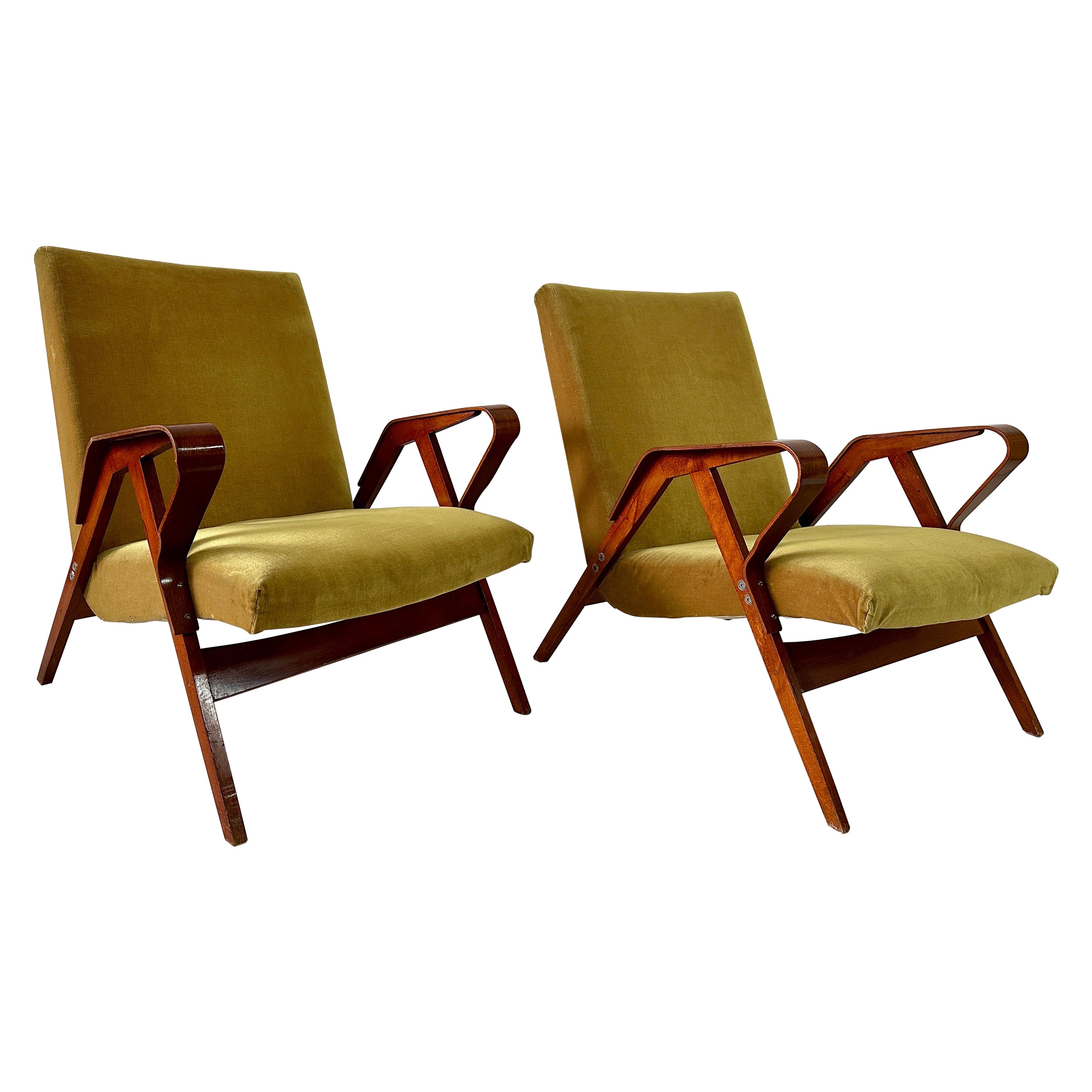 Mid-Century Modern Pair of Bentwood Armchairs, Czechoslovakia 1950 For Sale