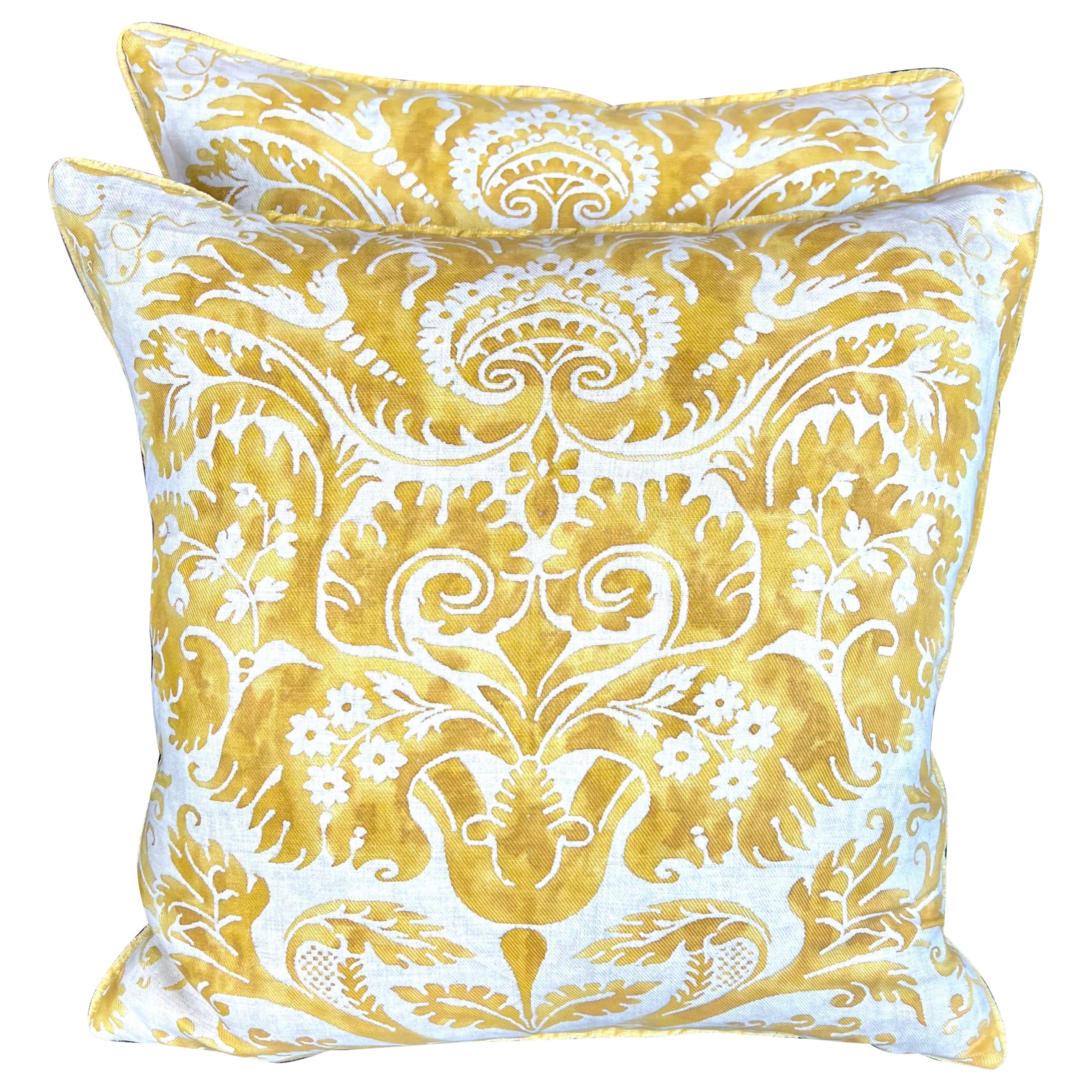 Pair of Yellow & White De Medici Patterned Fortuny Pillows For Sale