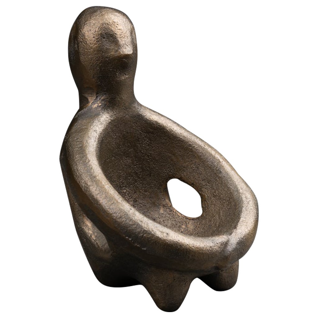 Attr. an R. Scarpa:  Kleine abstrakte massive Bronzeskulptur einer sitzenden Figur