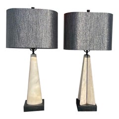 Deux lampes uniques en albâtre de style mi-siècle moderne 