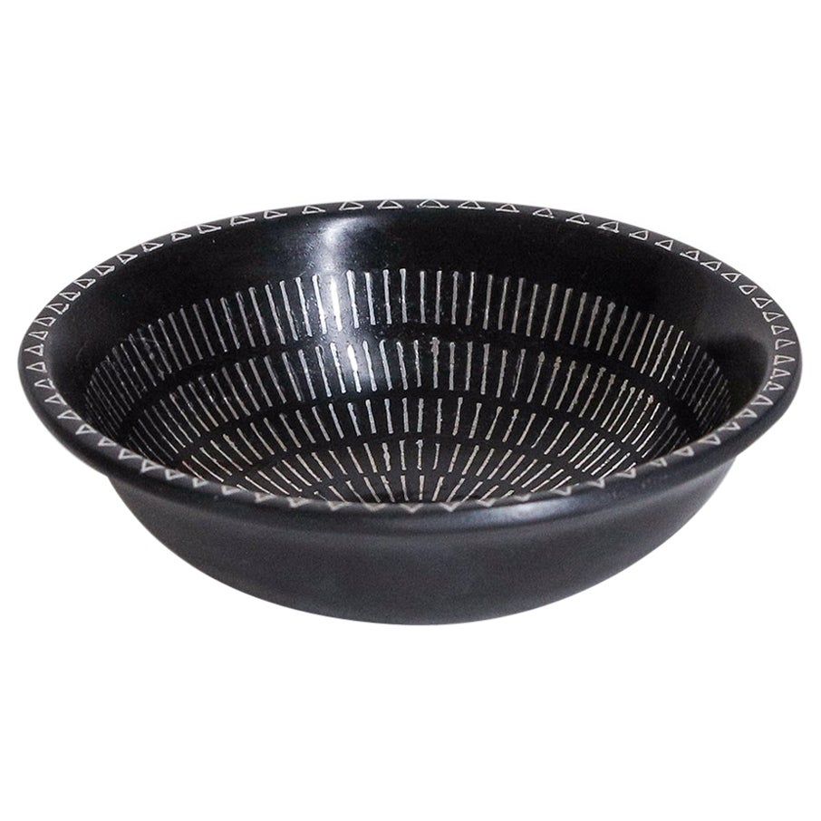 Bidri Traditional Indian Hand-made Izmir Bowl, Small For Sale
