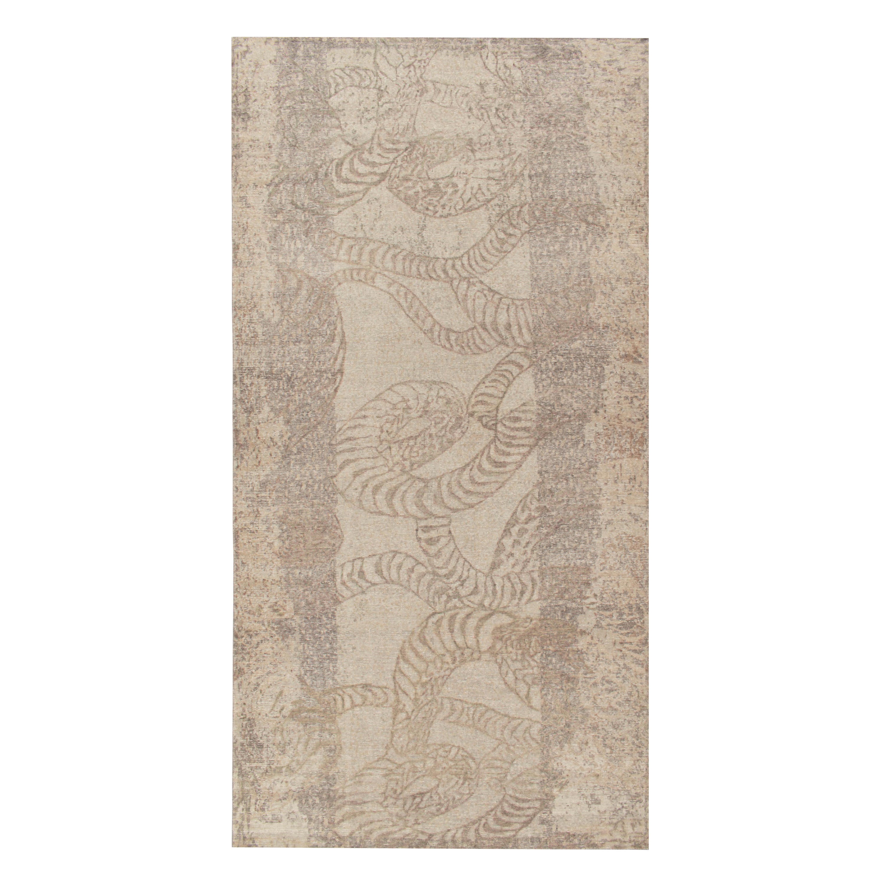 Rug & Kilim's Distressed Style Abstract Rug in Beige-Brown & Gray Pattern (Tapis abstrait en beige, marron et gris) en vente