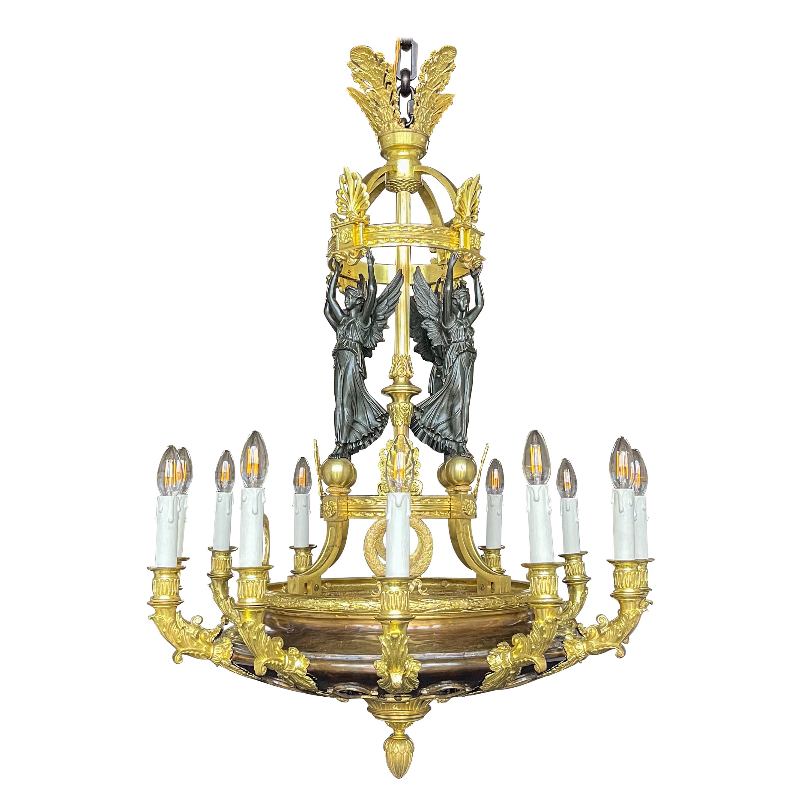  Lustre français du début du 19e siècle doré à douze lumières attribué à Thomire