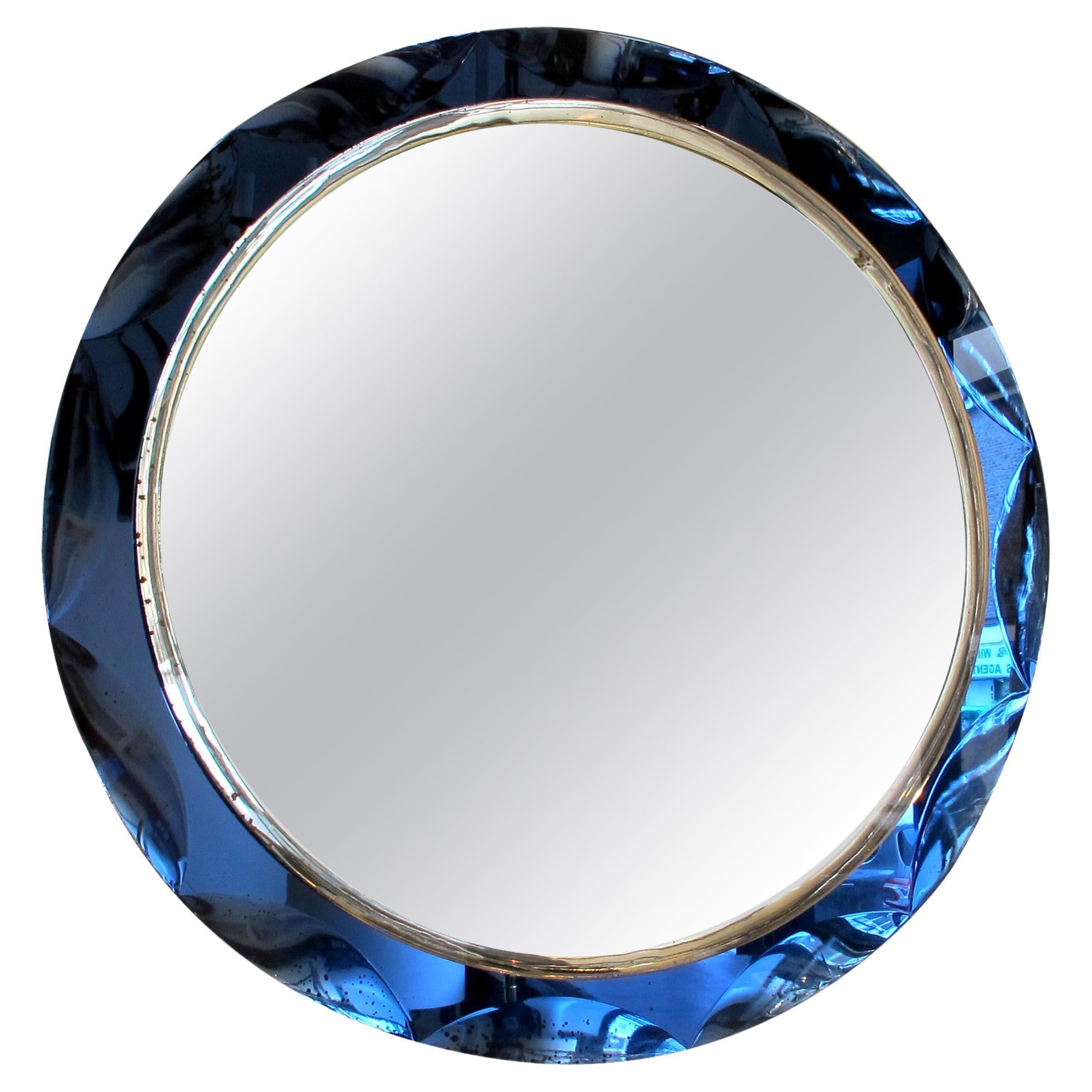 Miroir rond italien de 1960 avec un grand cadre biseauté bleu profond