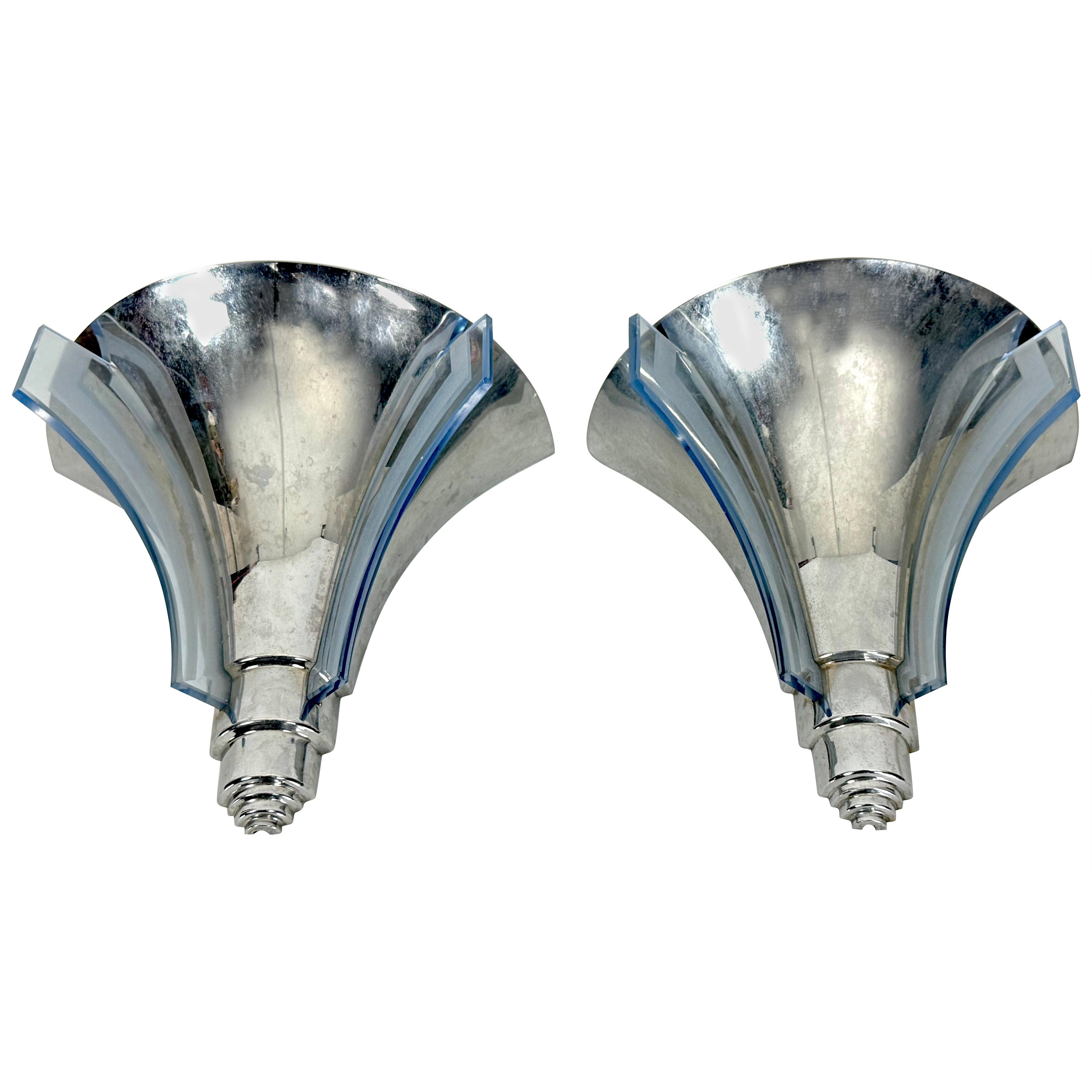 Pair of Art Deco sconces in glass and chrome. Italy 1930s For Sale