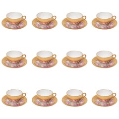 Ensemble de 12 tasses et soucoupes peintes à la main et incrustées de dorures, 24 Pieces au total