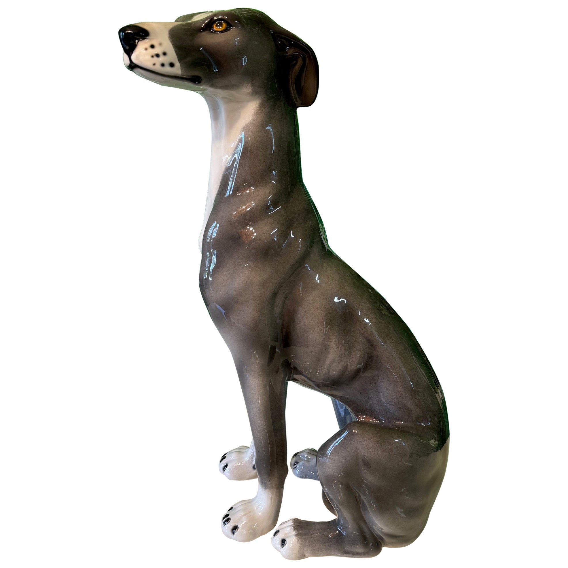 Statue de chien lévrier gris en céramique grandeur nature en vente
