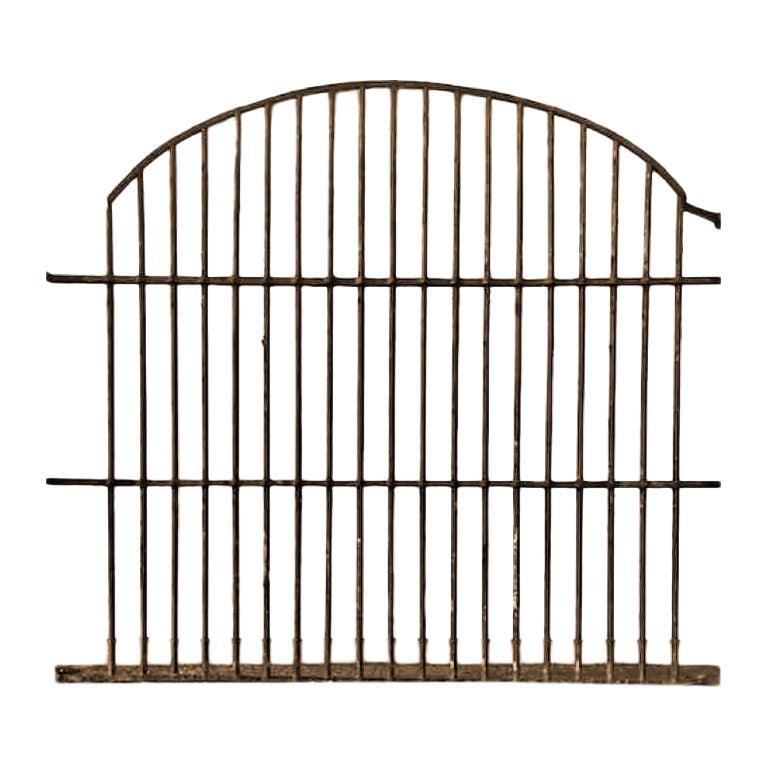 Grande grille ancienne en fer forgé à la main