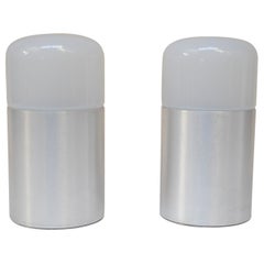 Coppia di lampade da comodino/tavolo moderne in vetro opalino e alluminio spazzolato