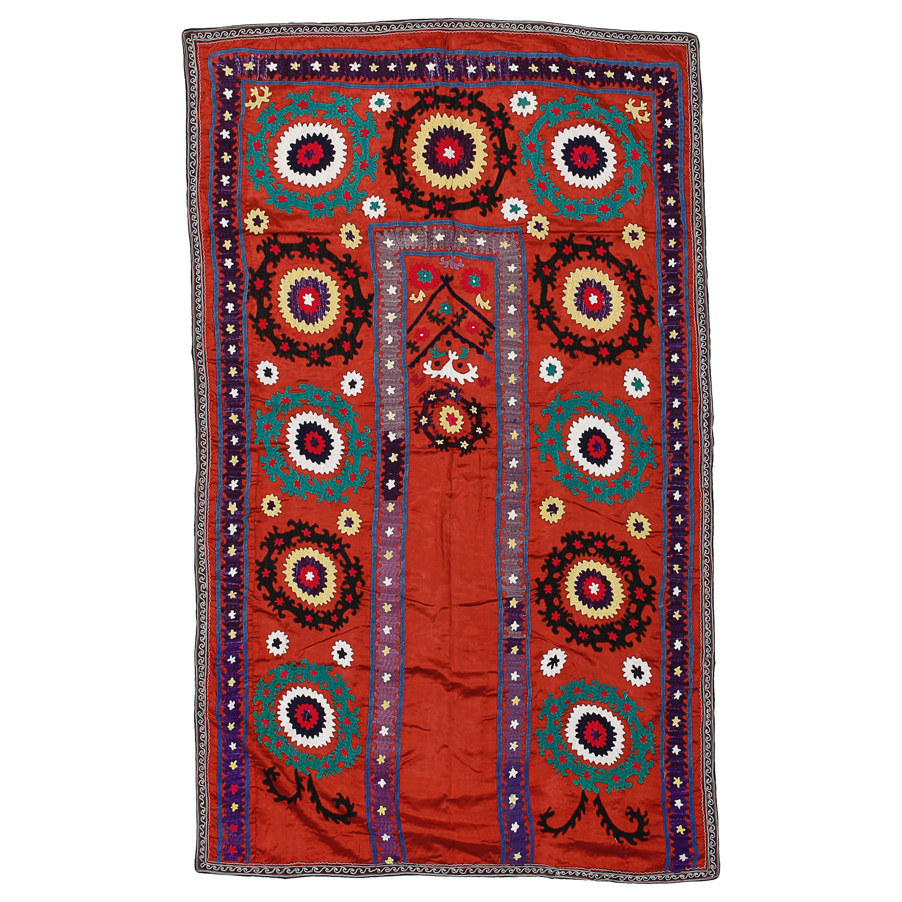 3.2x5.3 Ft Tashkent Suzani Textile Wall Hanging, Red Silk Embroidery Table Cover en vente
