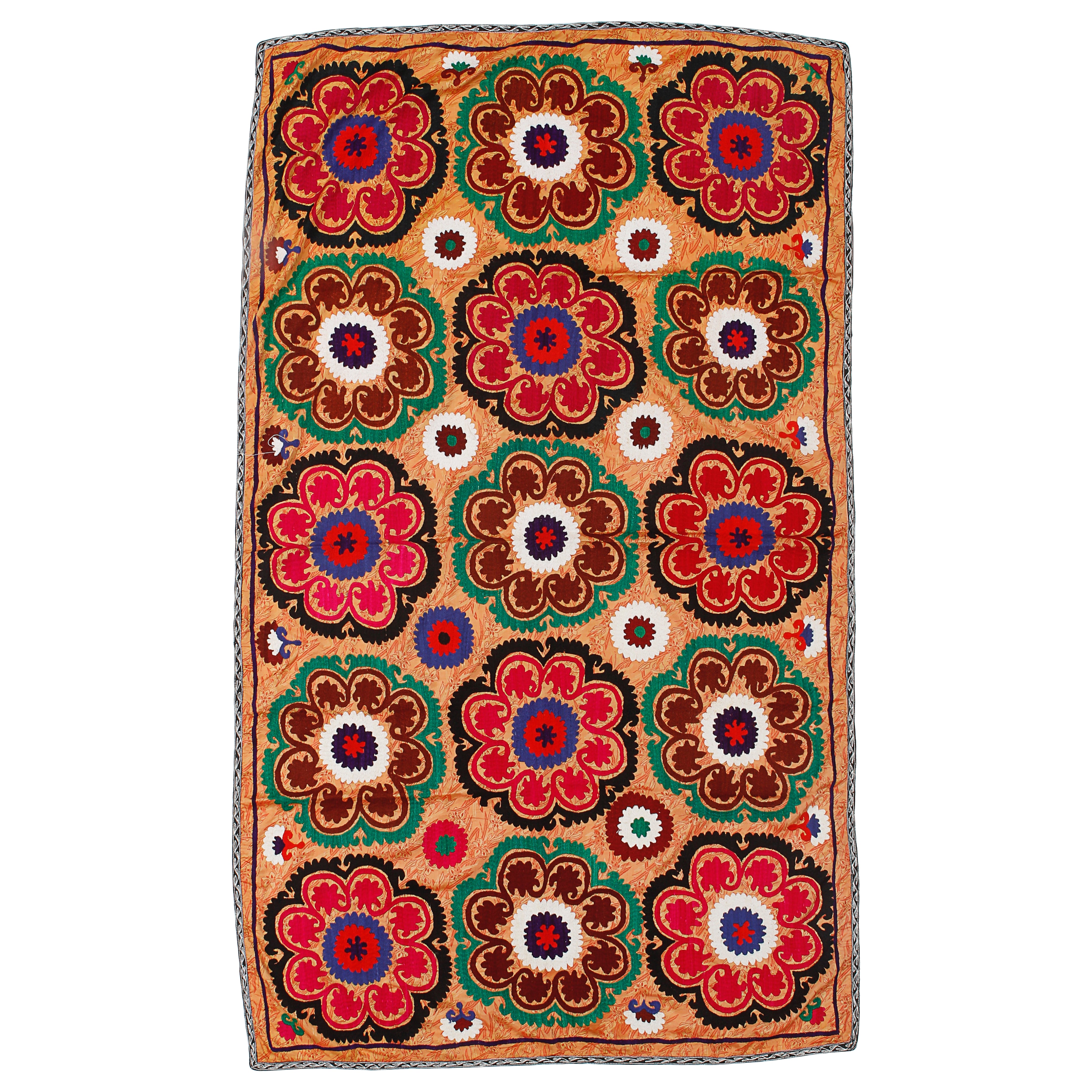 4x6,8 Ft Vintage Floral Suzani Textil Wandbehang, Seide bestickter Bettspread, Vintage im Angebot