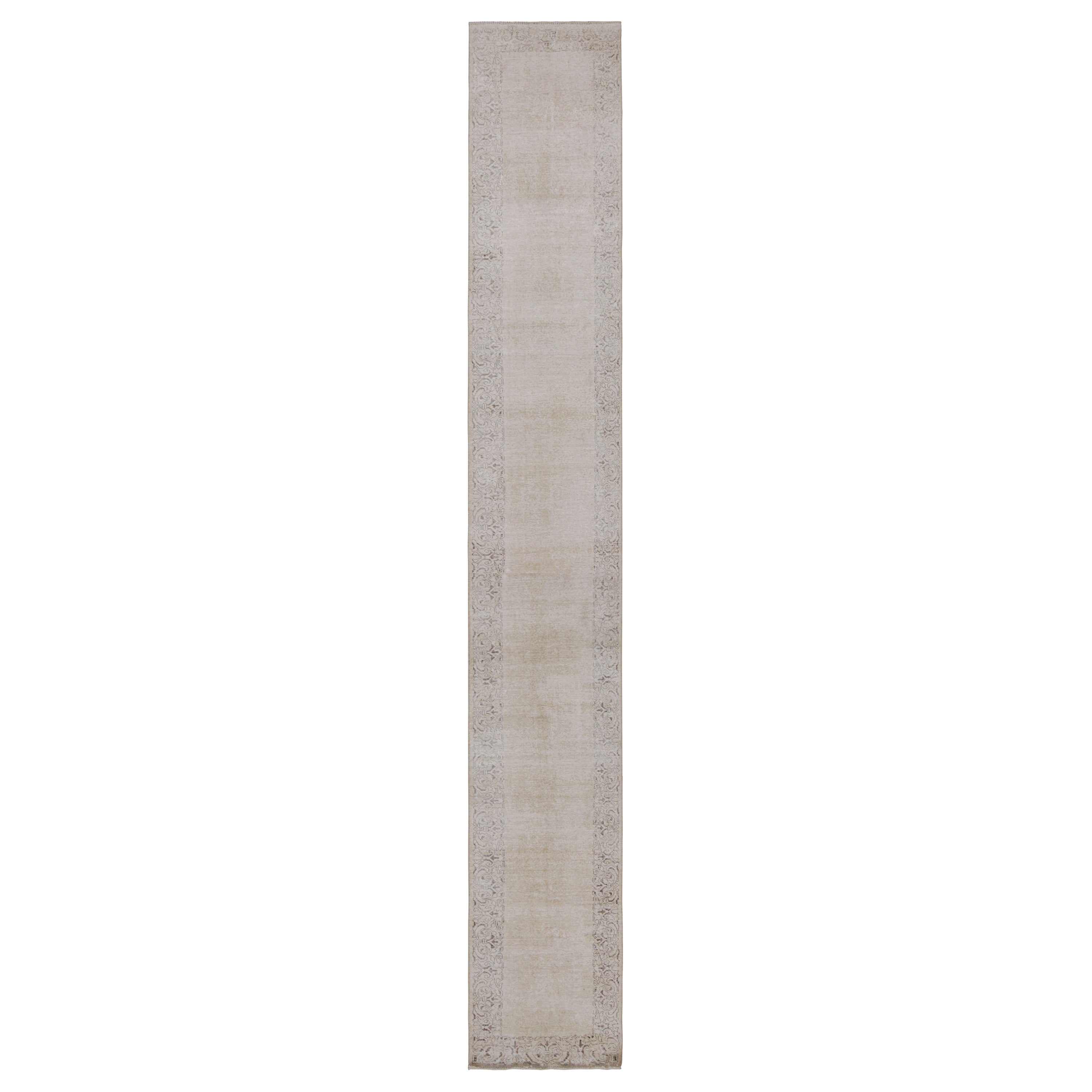 Alfombra persa teñida de color beige y marrón, de Rug & Kilim
