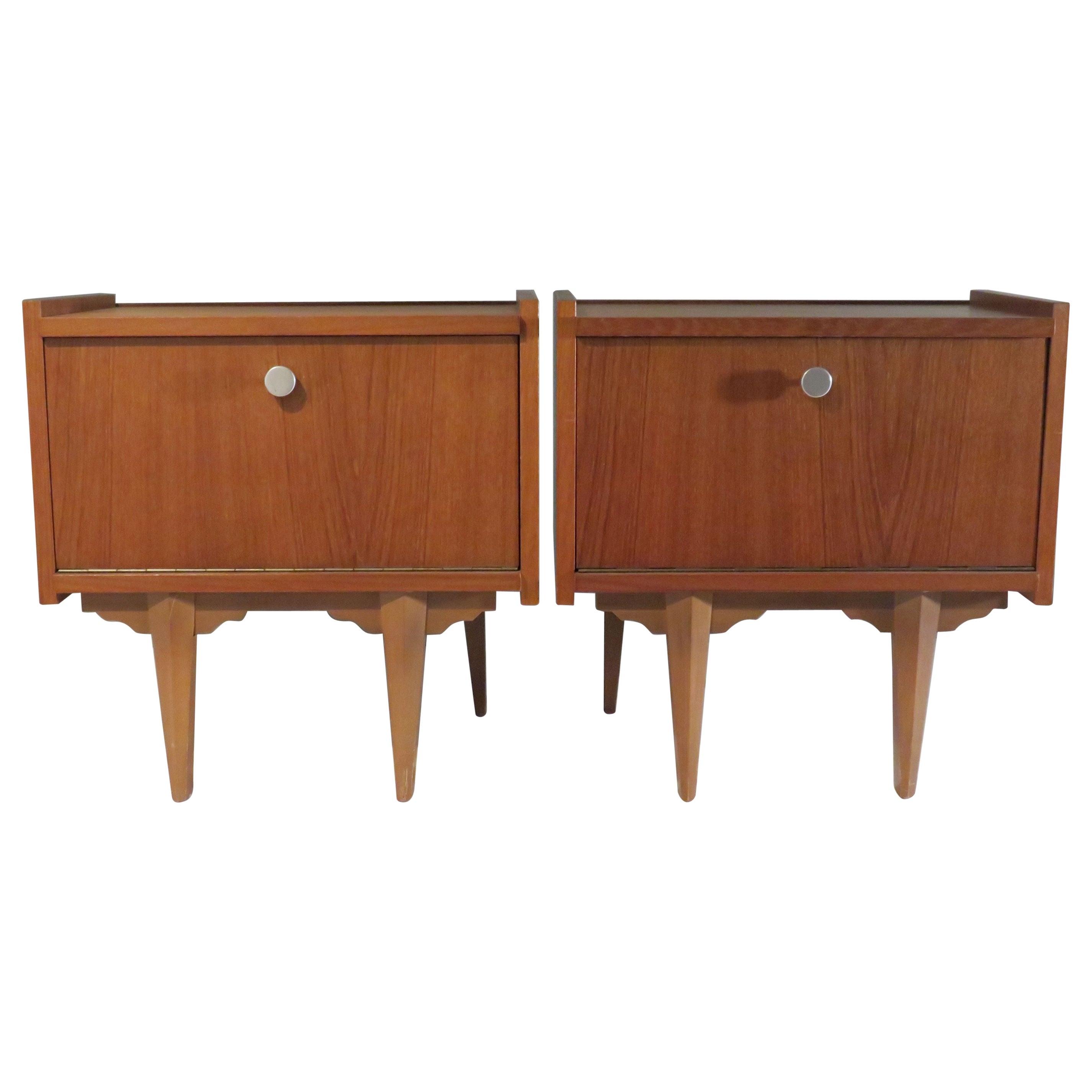 Set of 2 Mid Century bedside tables, Denmark 1960-1970 For Sale