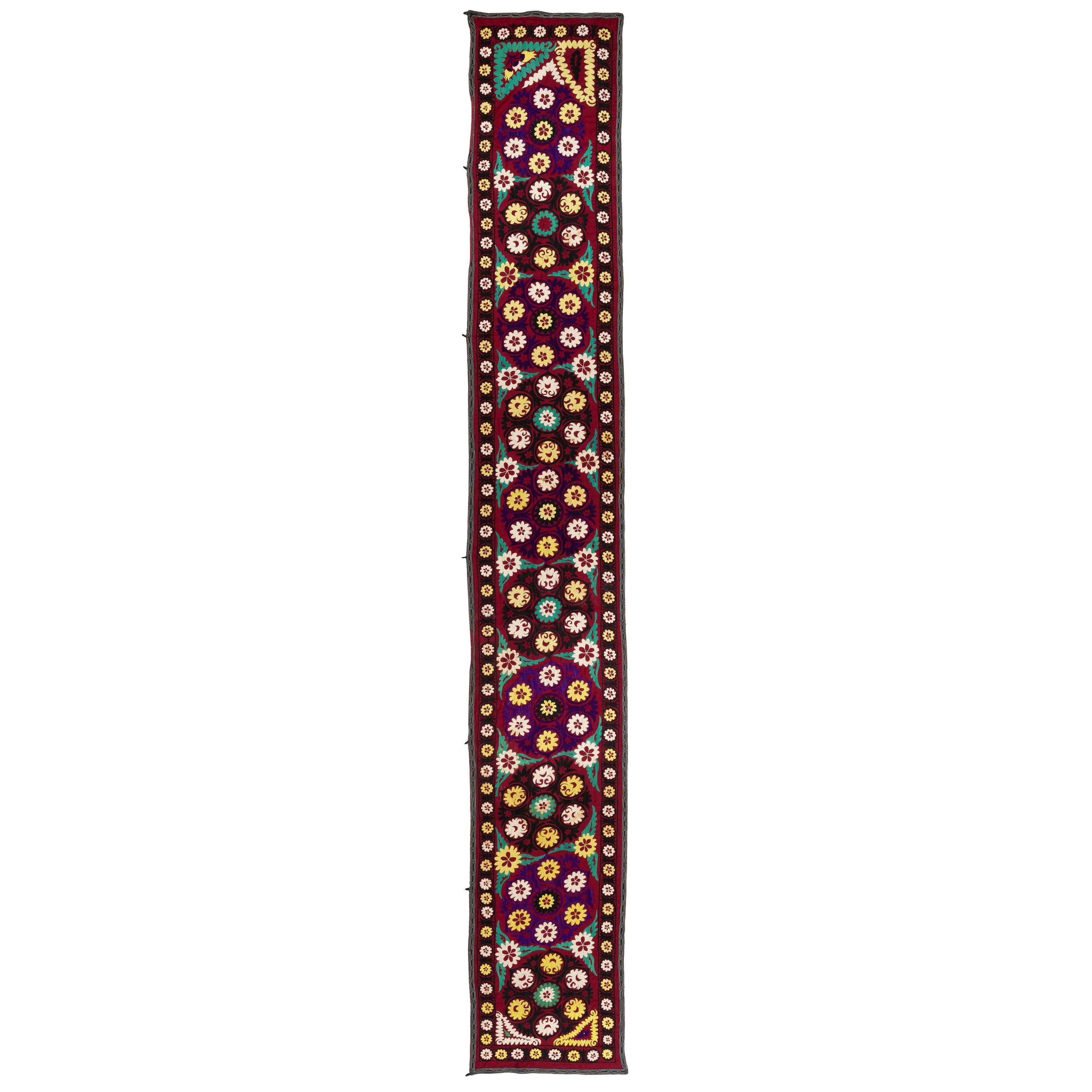 2x14 Ft Seidenstickerei-Tisch-Läufer mit Blumenmuster, Suzani-Wandbehang, Vintage im Angebot