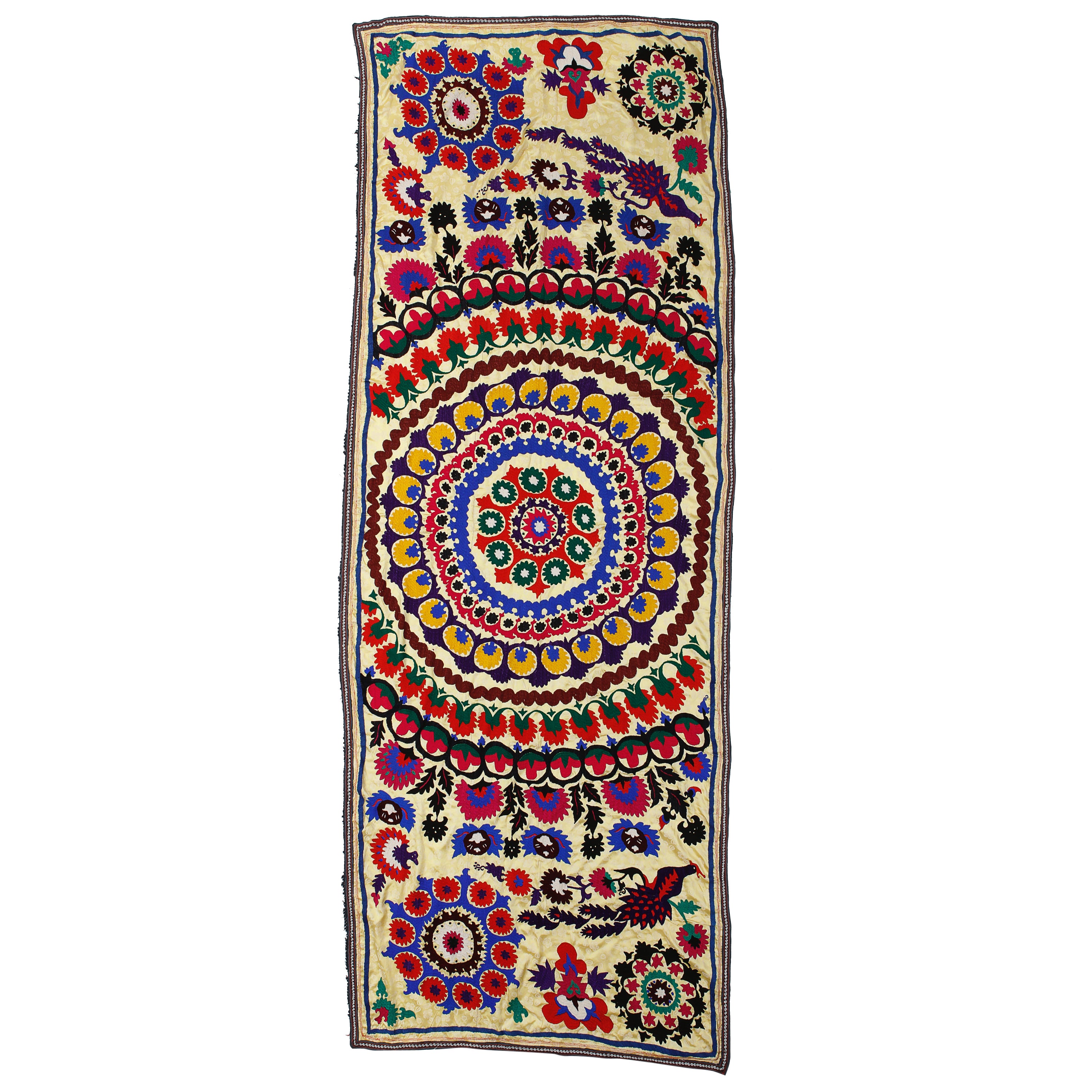 4,5x12 Ft Buntes Vintage-Wandbehang aus Seide mit Stickerei, Usbekistan Suzani-Tischdeckenbezug im Angebot